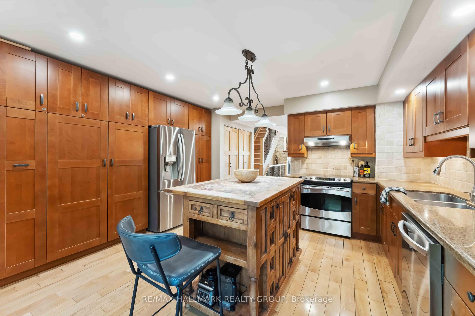 Photo 20 of 39 Robinson Avenue, Ottawa, Sandy Hill — HOMEH