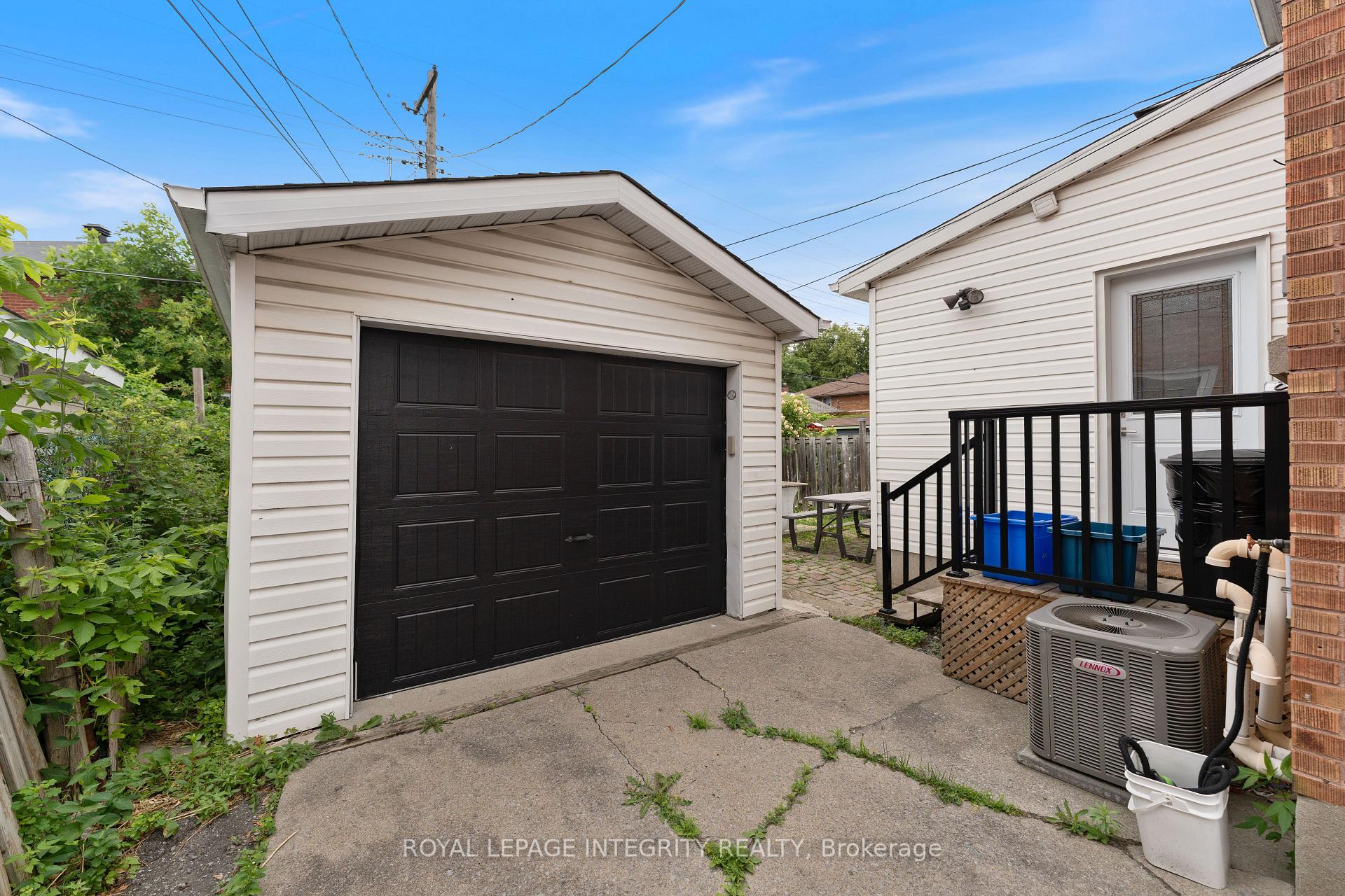 Photo 4 of 2650 Alta Vista Drive, Ottawa, Ridgemont — HOMEH