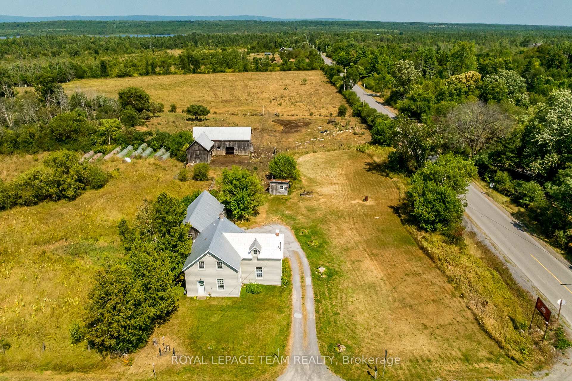 Photo 3 of 2106 Dunrobin Road, Ottawa, Kanata - Kanata (North East) — HOMEH