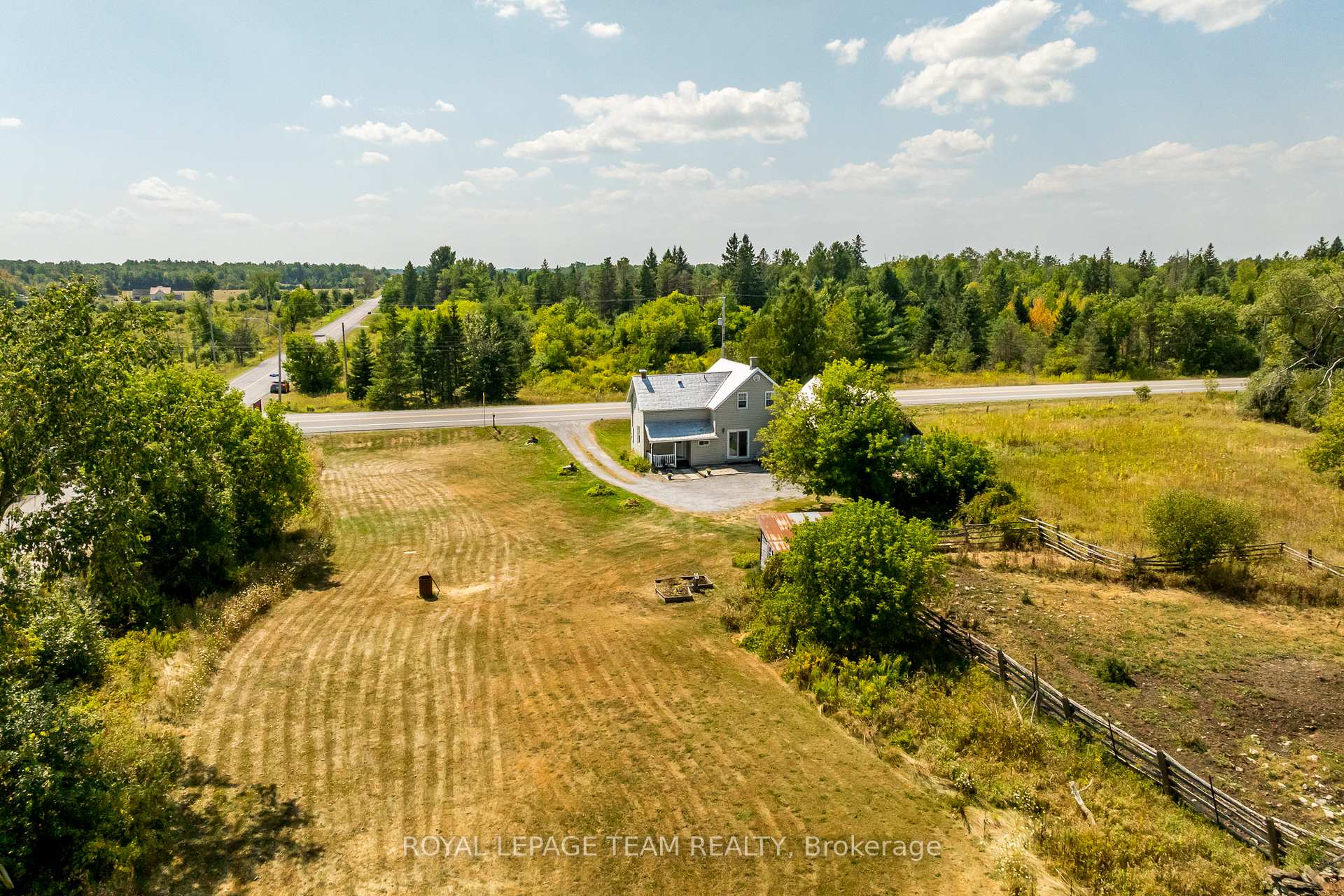 Photo 6 of 2106 Dunrobin Road, Ottawa, Kanata - Kanata (North East) — HOMEH