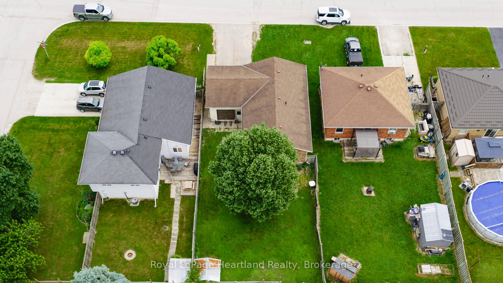 Photo 5 of 27 Toronto Boulevard, Huron East, Vanastra — HOMEH
