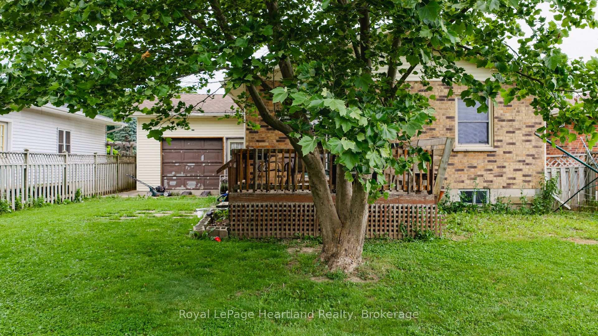 Photo 6 of 27 Toronto Boulevard, Huron East, Vanastra — HOMEH