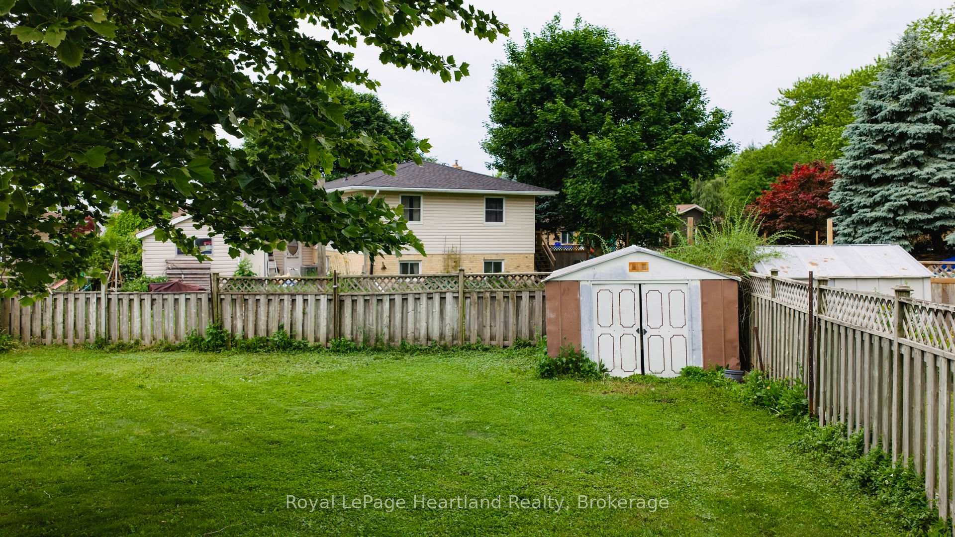 Photo 11 of 27 Toronto Boulevard, Huron East, Vanastra — HOMEH