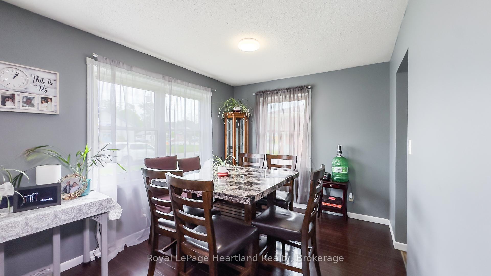 Photo 17 of 27 Toronto Boulevard, Huron East, Vanastra — HOMEH