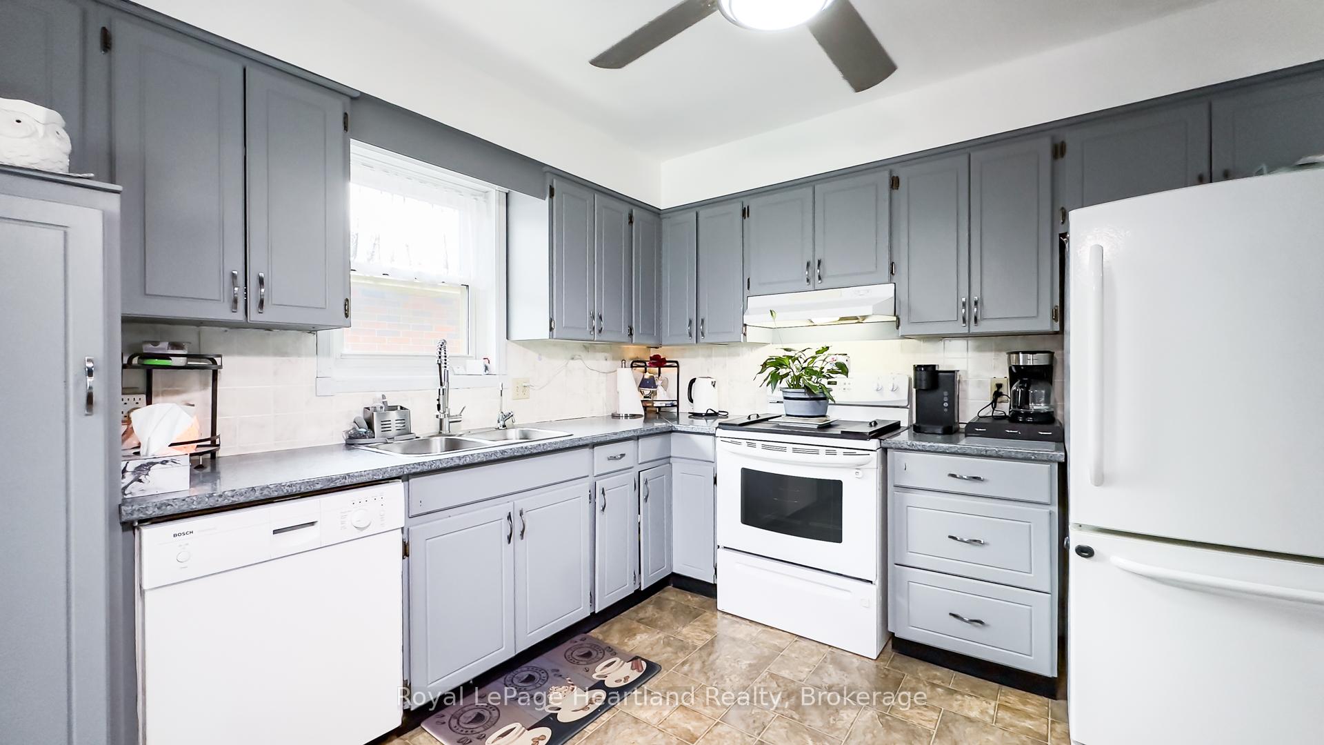 Photo 18 of 27 Toronto Boulevard, Huron East, Vanastra — HOMEH