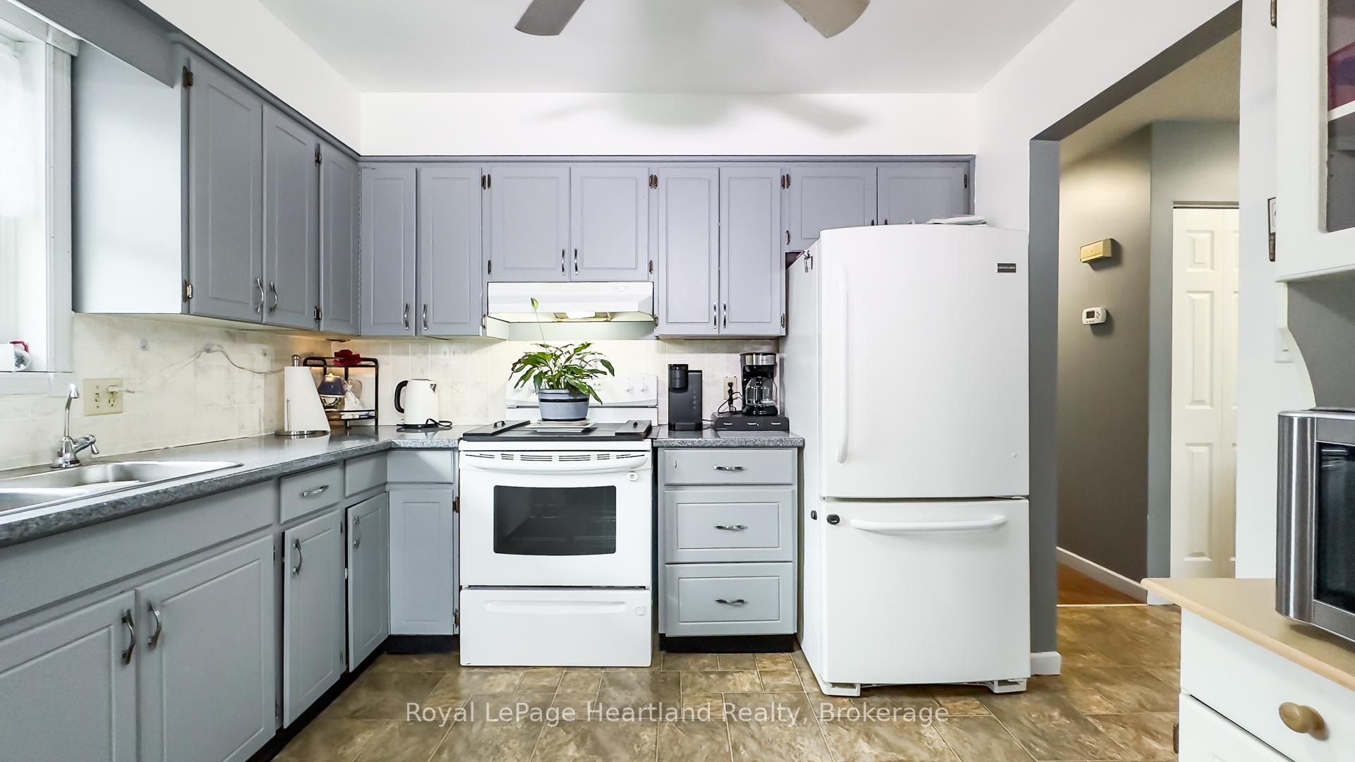 Photo 19 of 27 Toronto Boulevard, Huron East, Vanastra — HOMEH