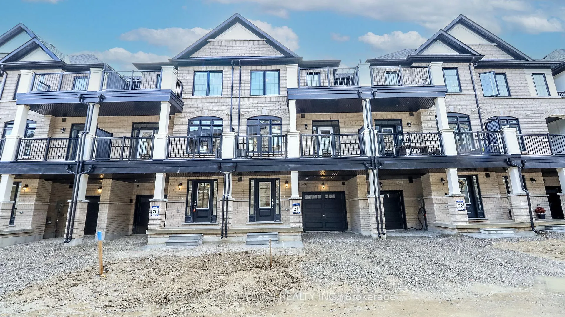 Photo 1 of Unit Unit 21, 2023 Matteer Court, Innisfil, Alcona — HOMEH
