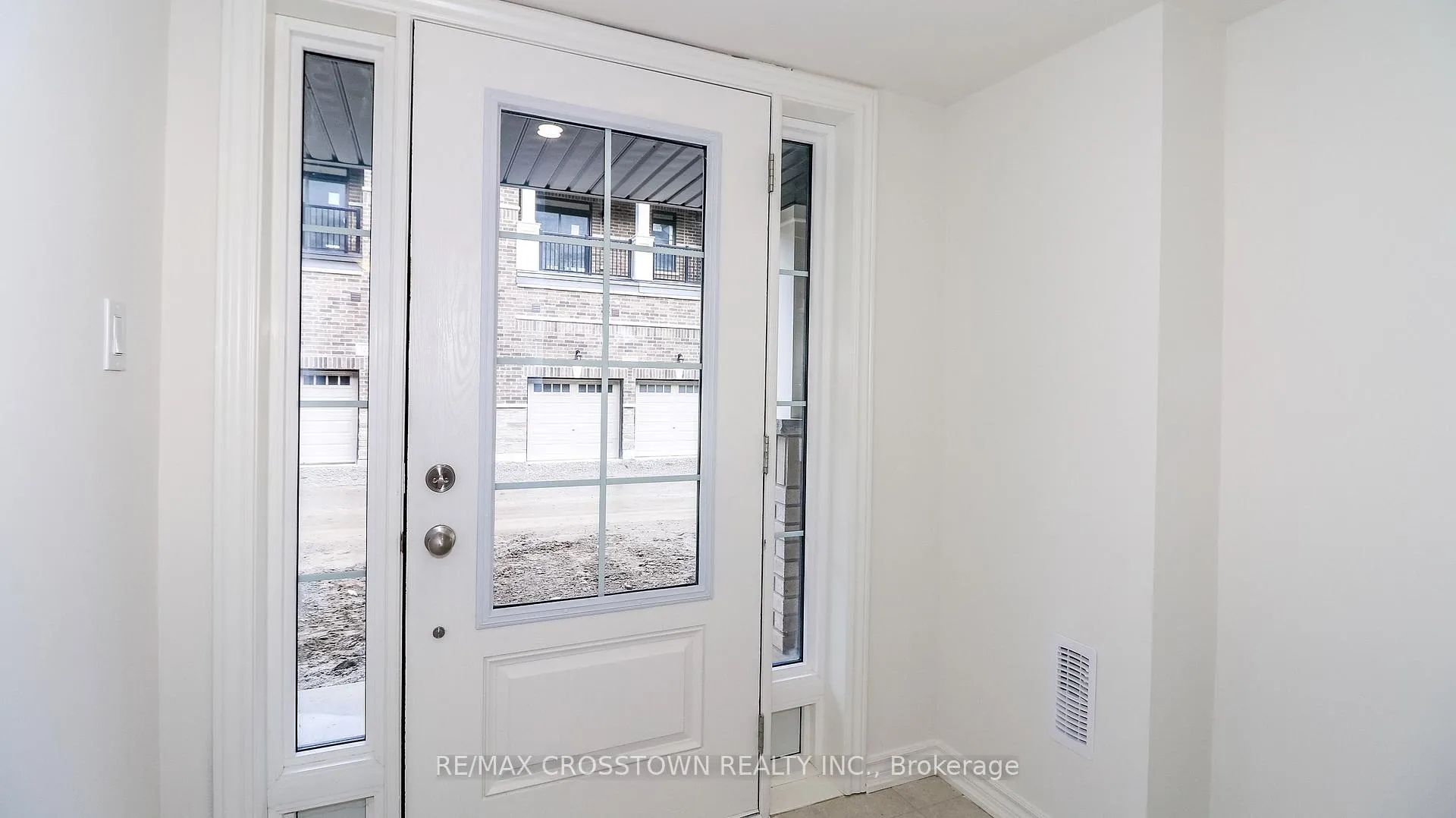 Photo 5 of Unit Unit 21, 2023 Matteer Court, Innisfil, Alcona — HOMEH