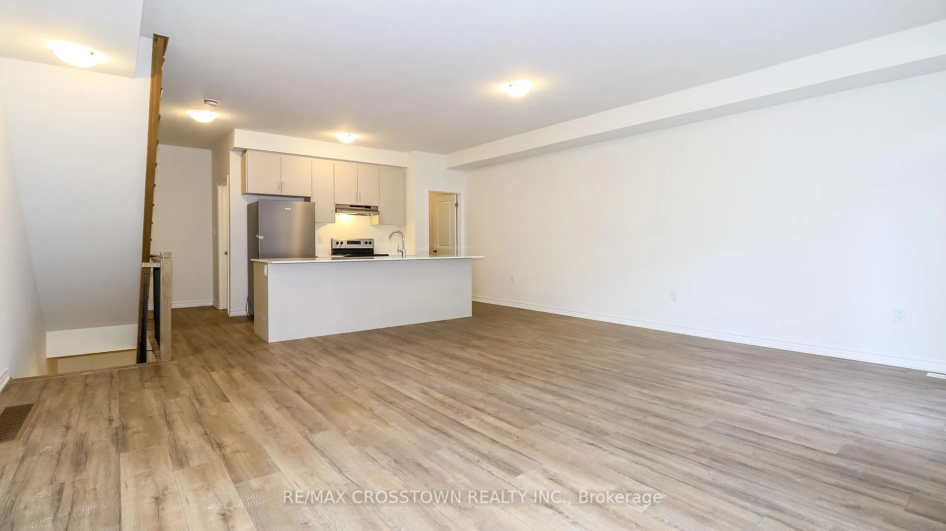 Photo 8 of Unit Unit 21, 2023 Matteer Court, Innisfil, Alcona — HOMEH