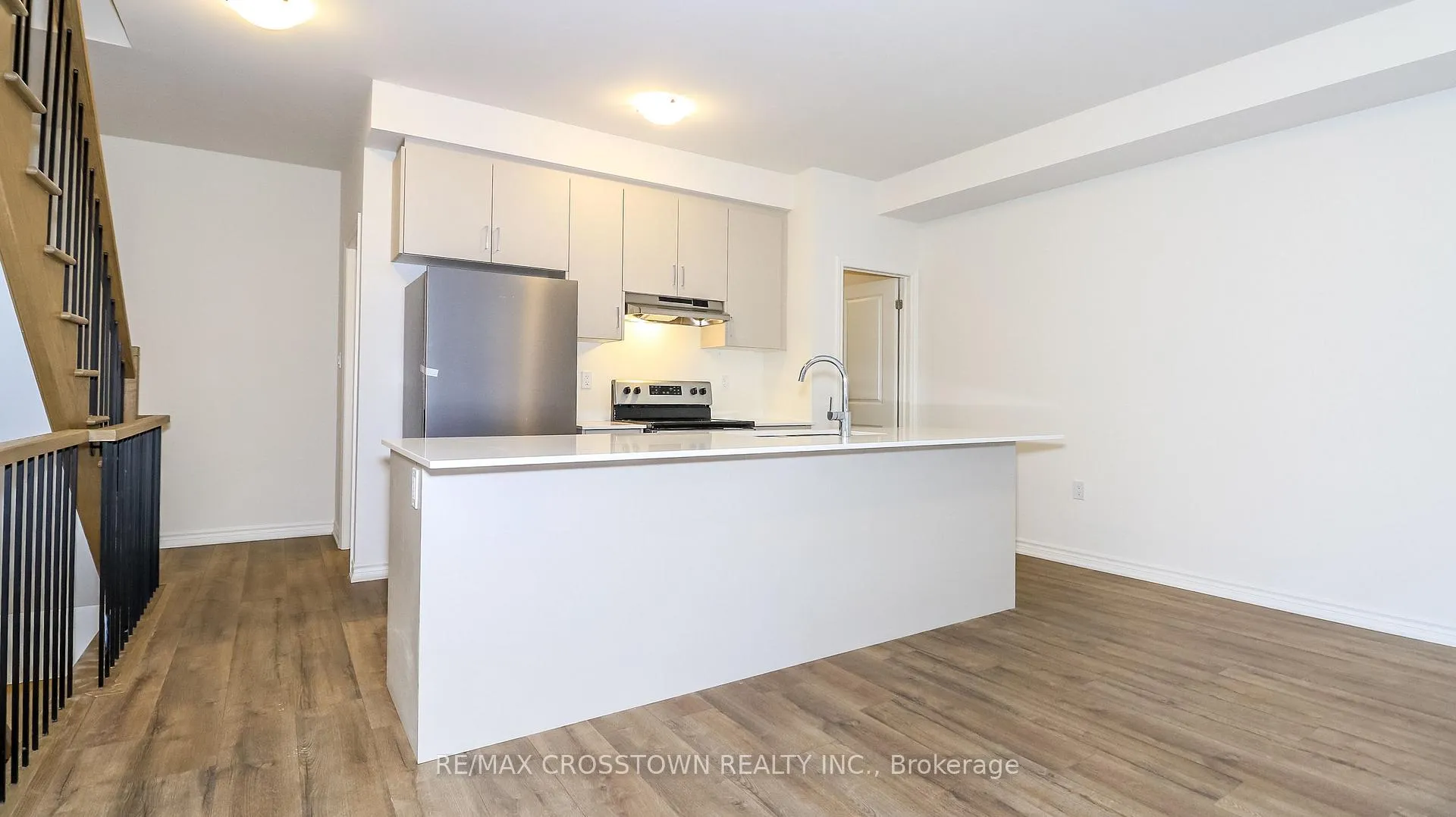 Photo 9 of Unit Unit 21, 2023 Matteer Court, Innisfil, Alcona — HOMEH