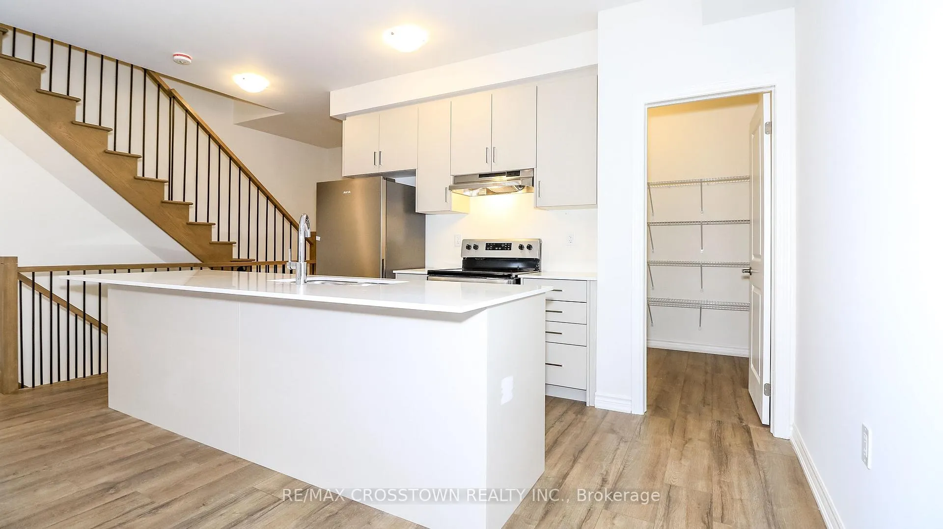 Photo 10 of Unit Unit 21, 2023 Matteer Court, Innisfil, Alcona — HOMEH