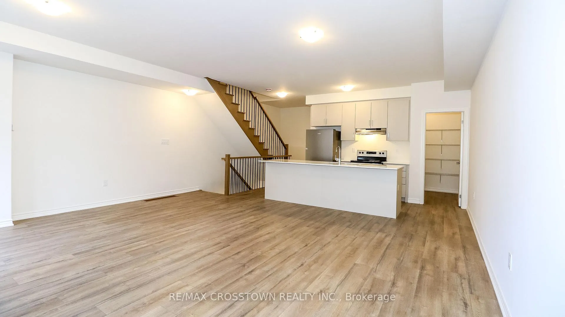 Photo 16 of Unit Unit 21, 2023 Matteer Court, Innisfil, Alcona — HOMEH