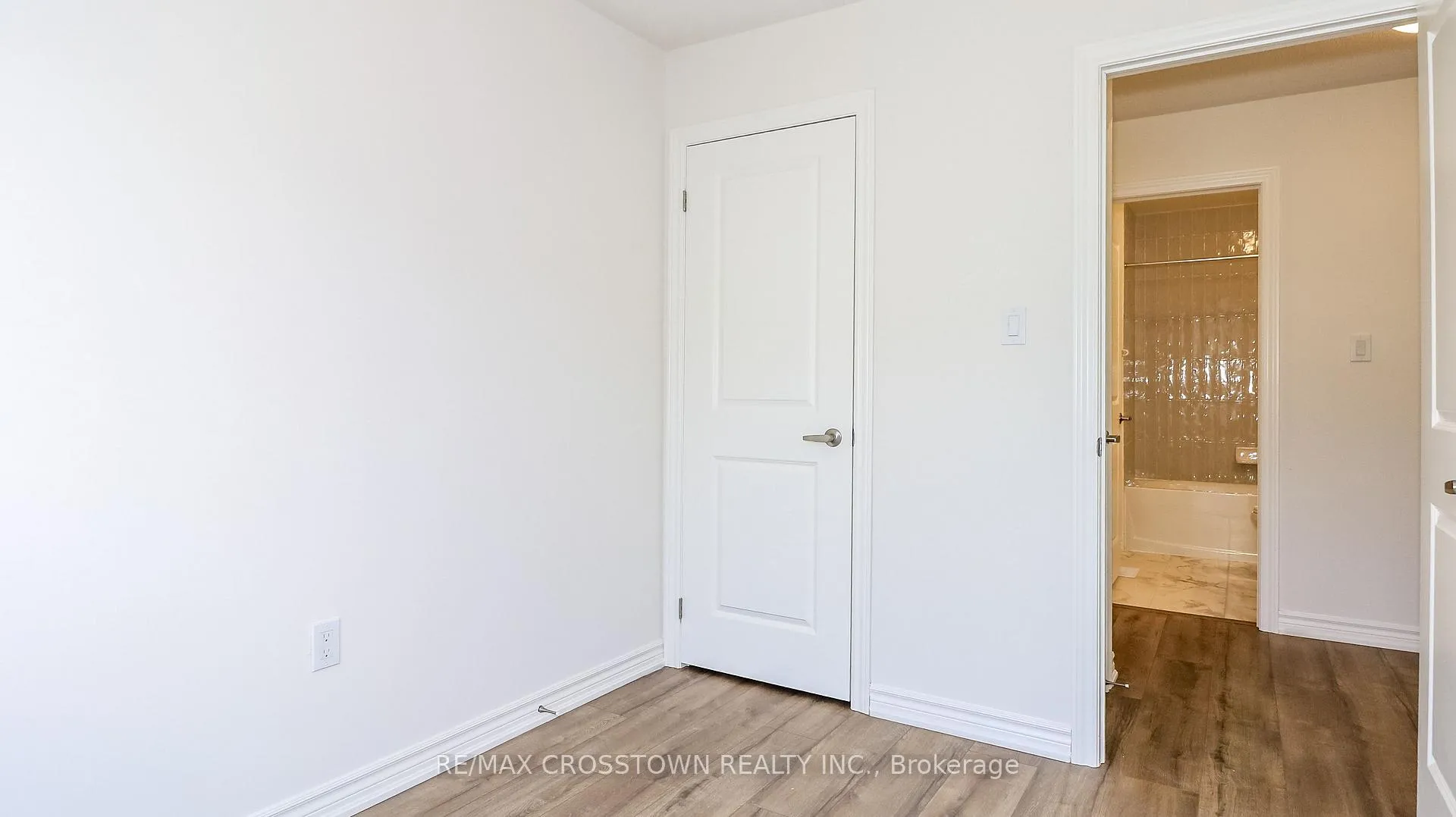 Photo 25 of Unit Unit 21, 2023 Matteer Court, Innisfil, Alcona — HOMEH
