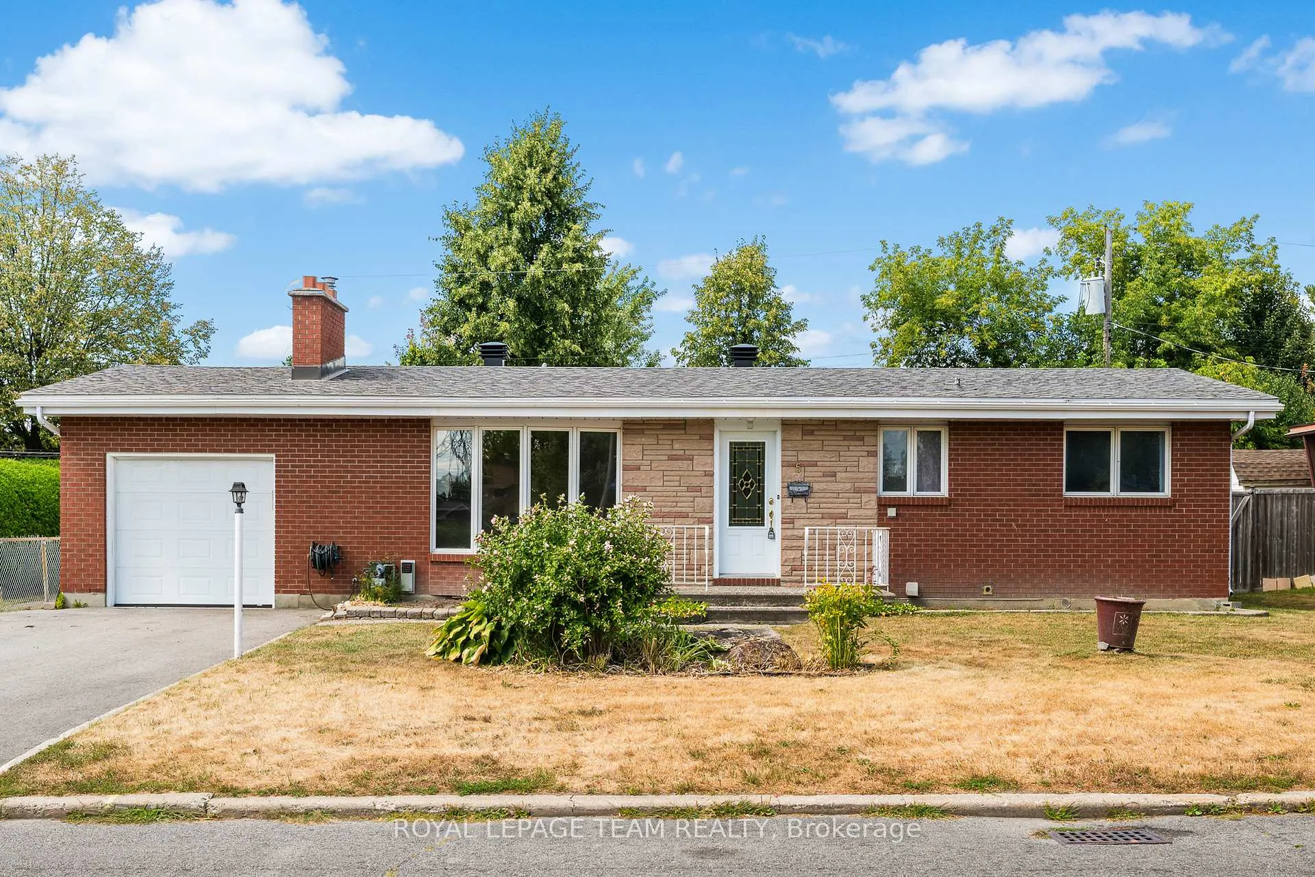 Photo 1 of 5 Spring Garden Avenue, Ottawa, Meadowlands/Crestview — HOMEH