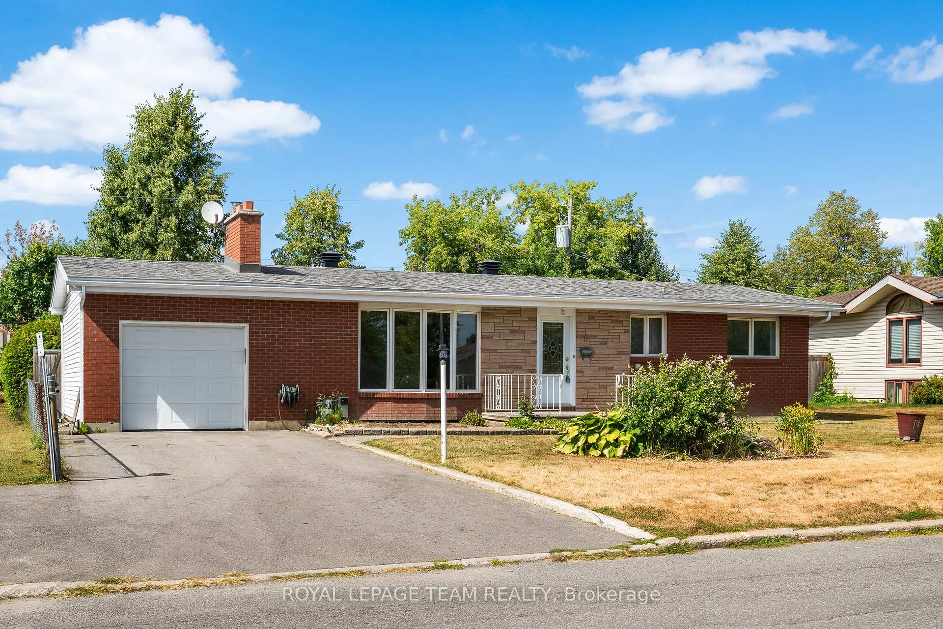 Photo 3 of 5 Spring Garden Avenue, Ottawa, Meadowlands/Crestview — HOMEH