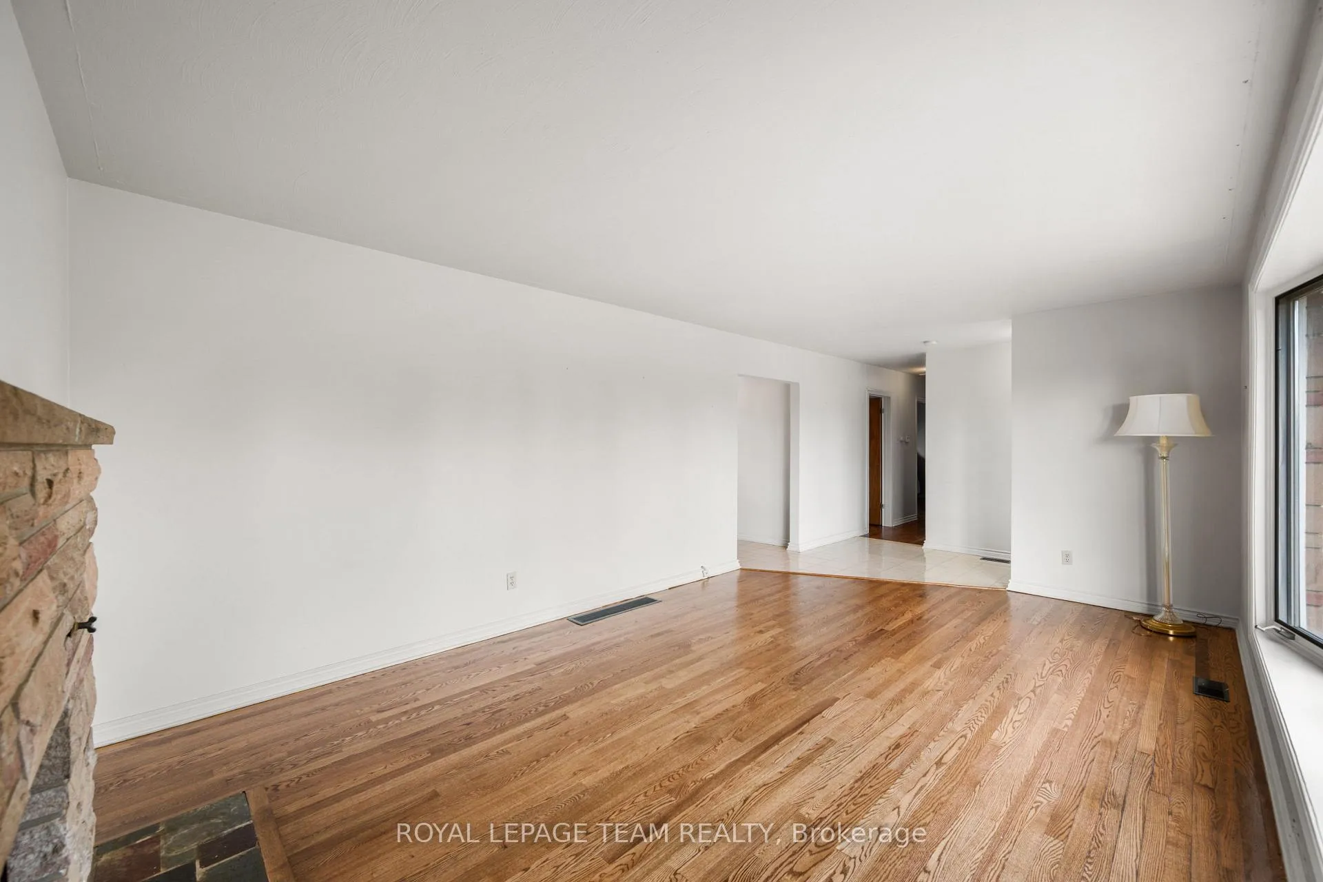 Photo 9 of 5 Spring Garden Avenue, Ottawa, Meadowlands/Crestview — HOMEH