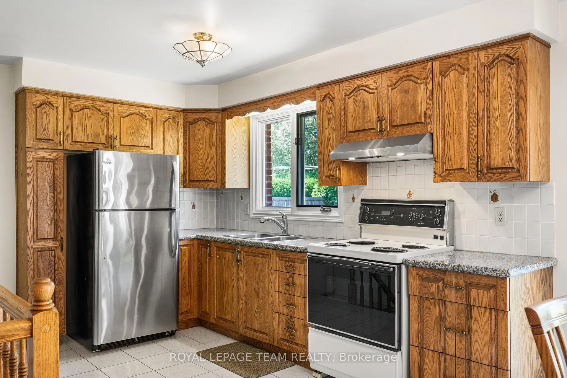 Photo 11 of 5 Spring Garden Avenue, Ottawa, Meadowlands/Crestview — HOMEH