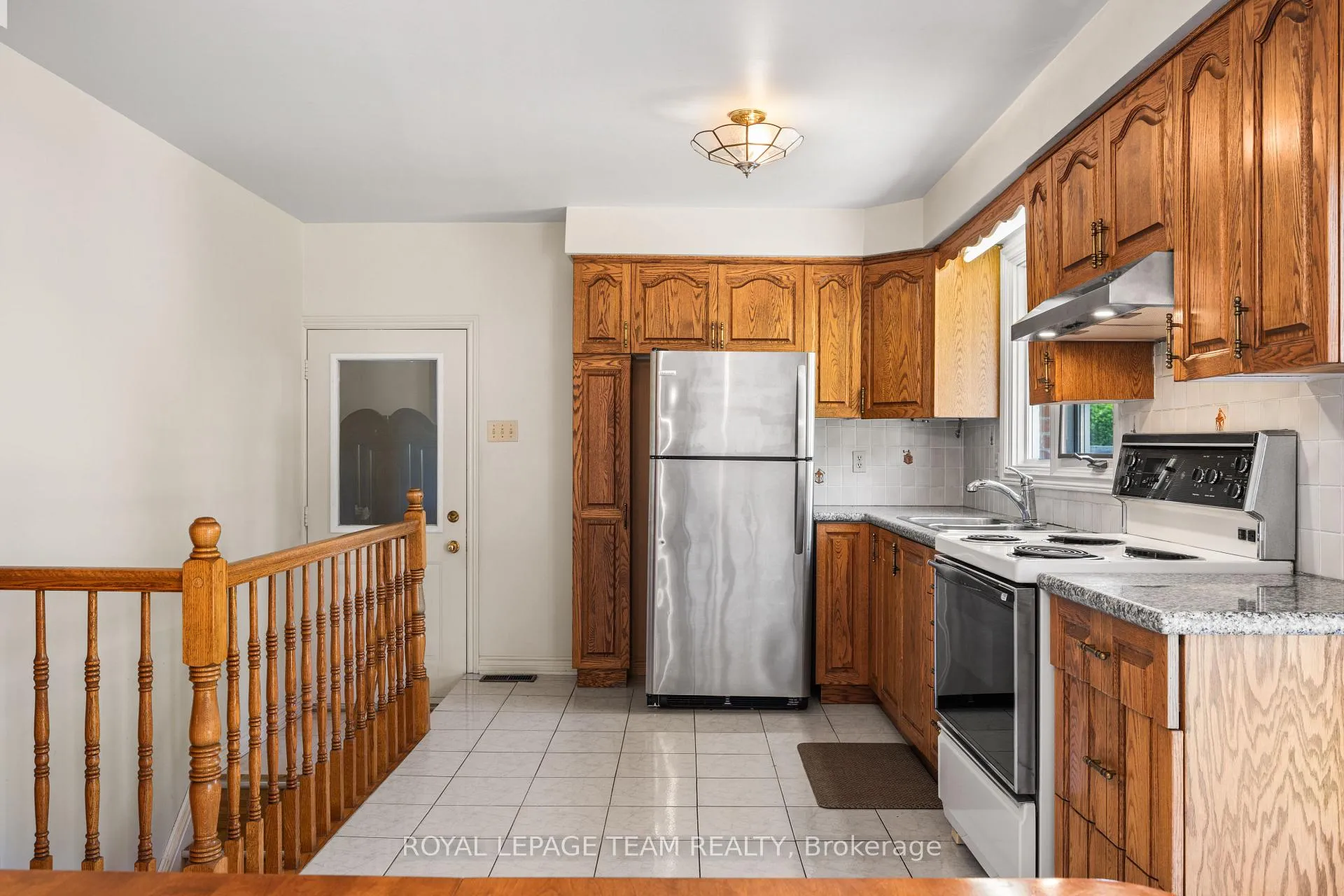 Photo 12 of 5 Spring Garden Avenue, Ottawa, Meadowlands/Crestview — HOMEH