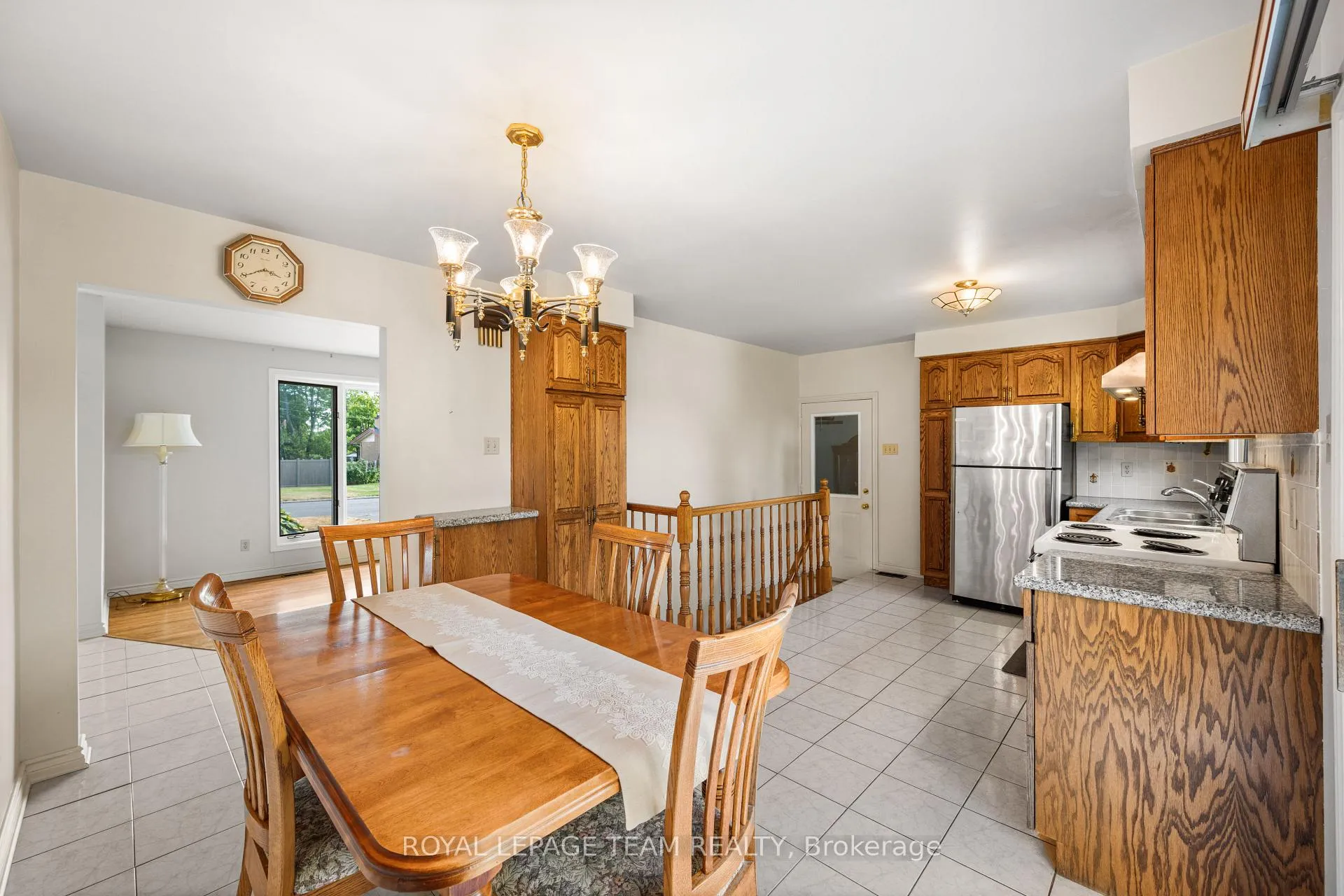 Photo 13 of 5 Spring Garden Avenue, Ottawa, Meadowlands/Crestview — HOMEH