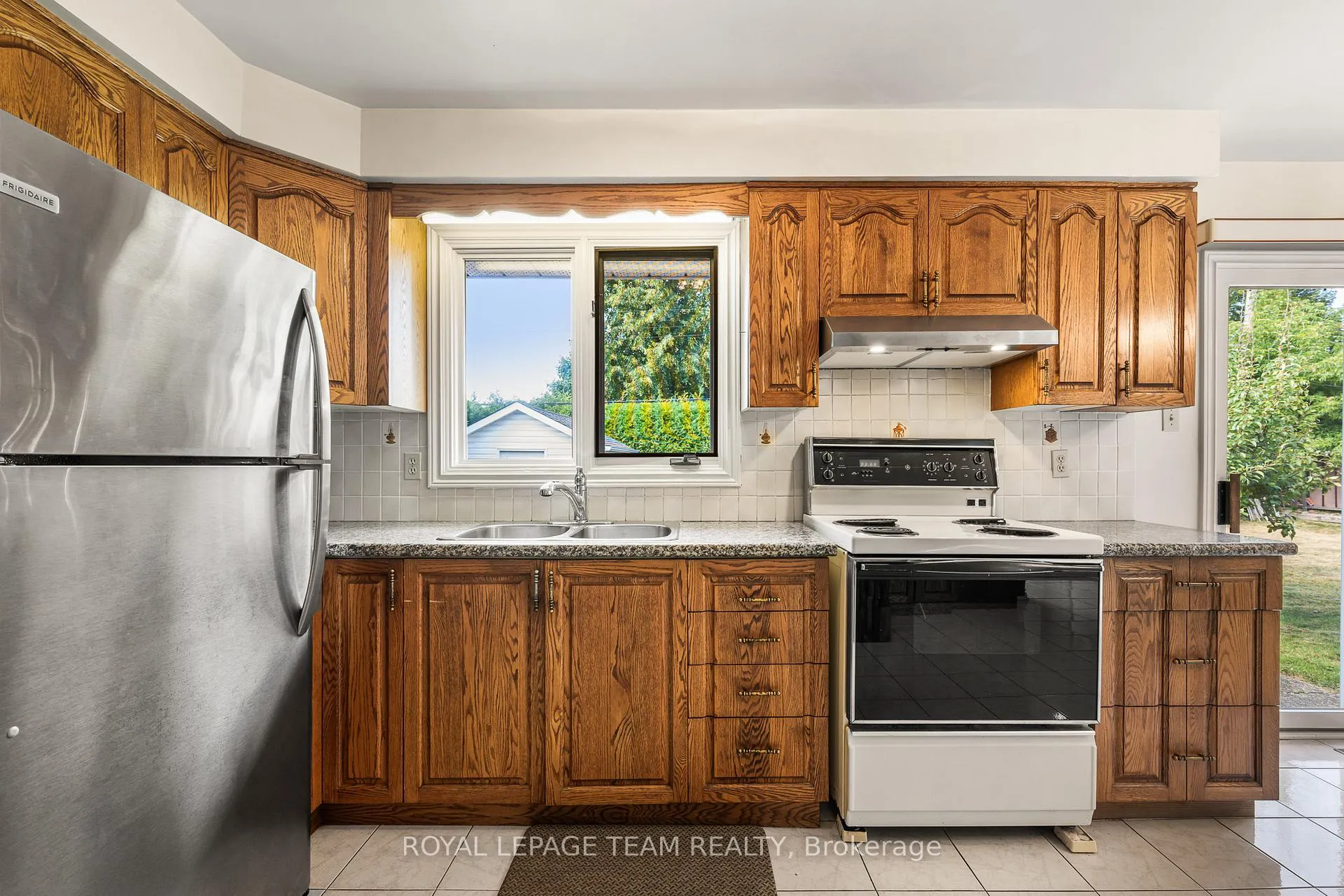 Photo 16 of 5 Spring Garden Avenue, Ottawa, Meadowlands/Crestview — HOMEH