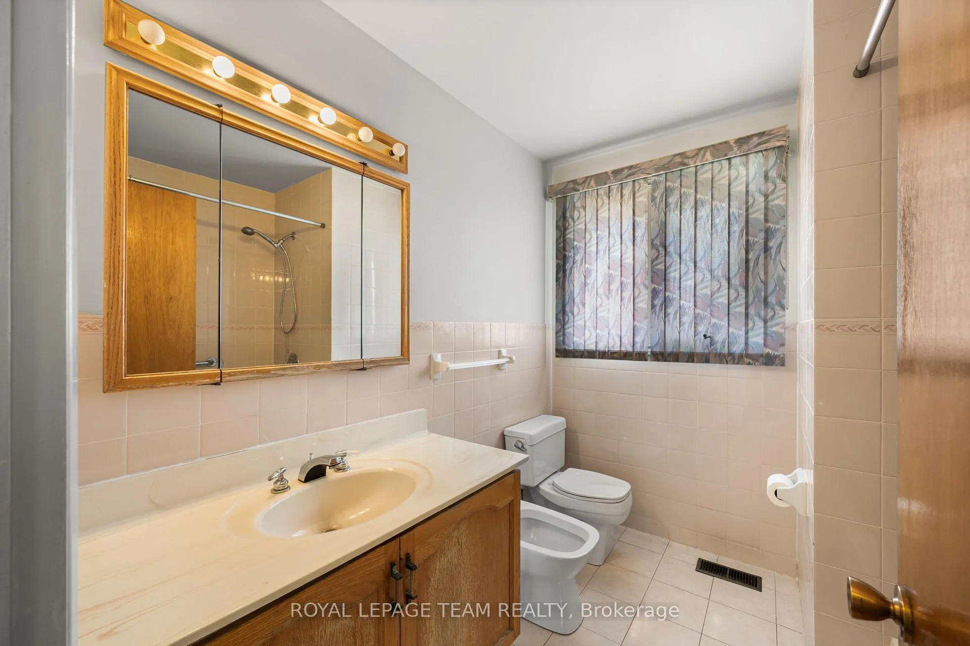 Photo 24 of 5 Spring Garden Avenue, Ottawa, Meadowlands/Crestview — HOMEH