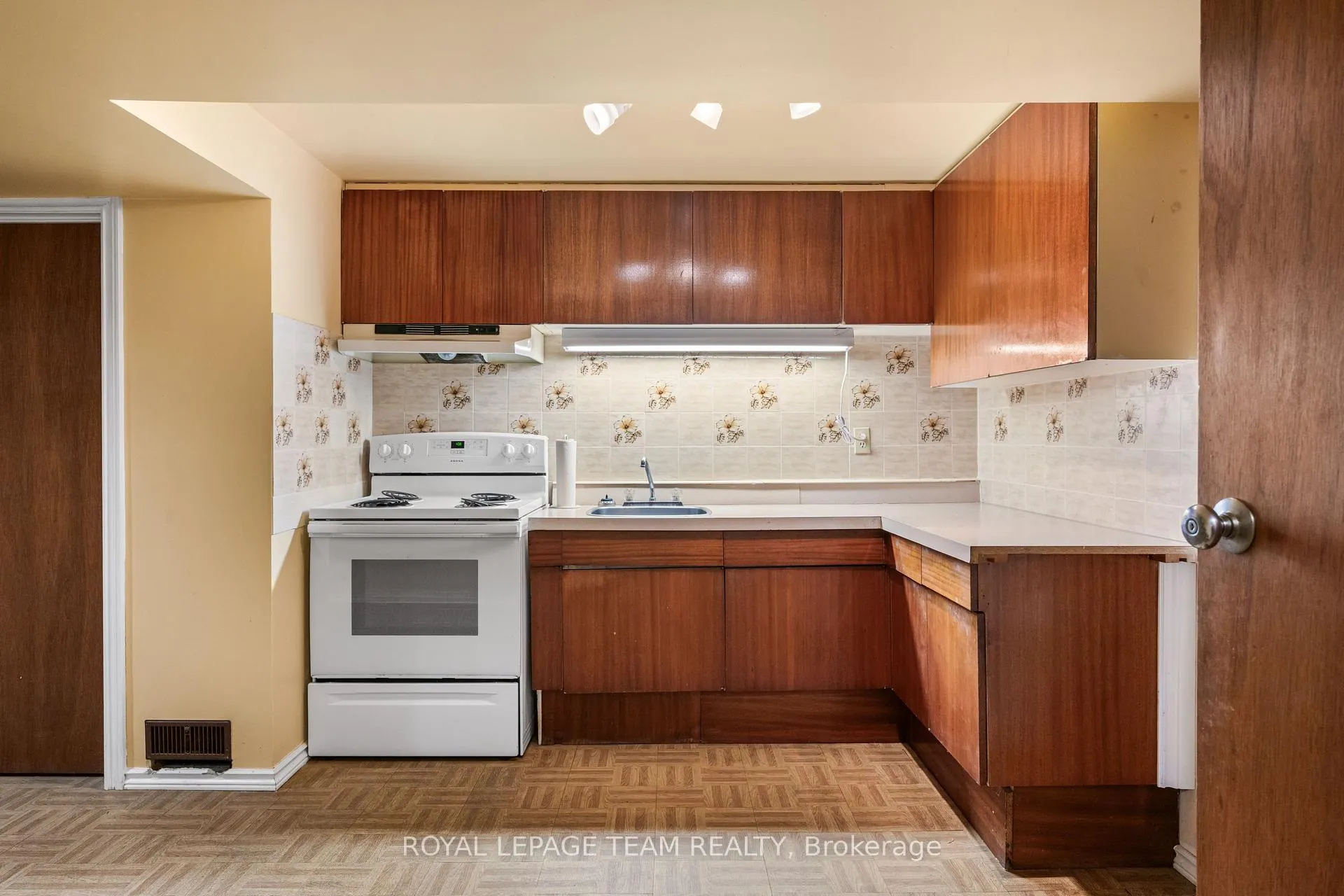 Photo 30 of 5 Spring Garden Avenue, Ottawa, Meadowlands/Crestview — HOMEH