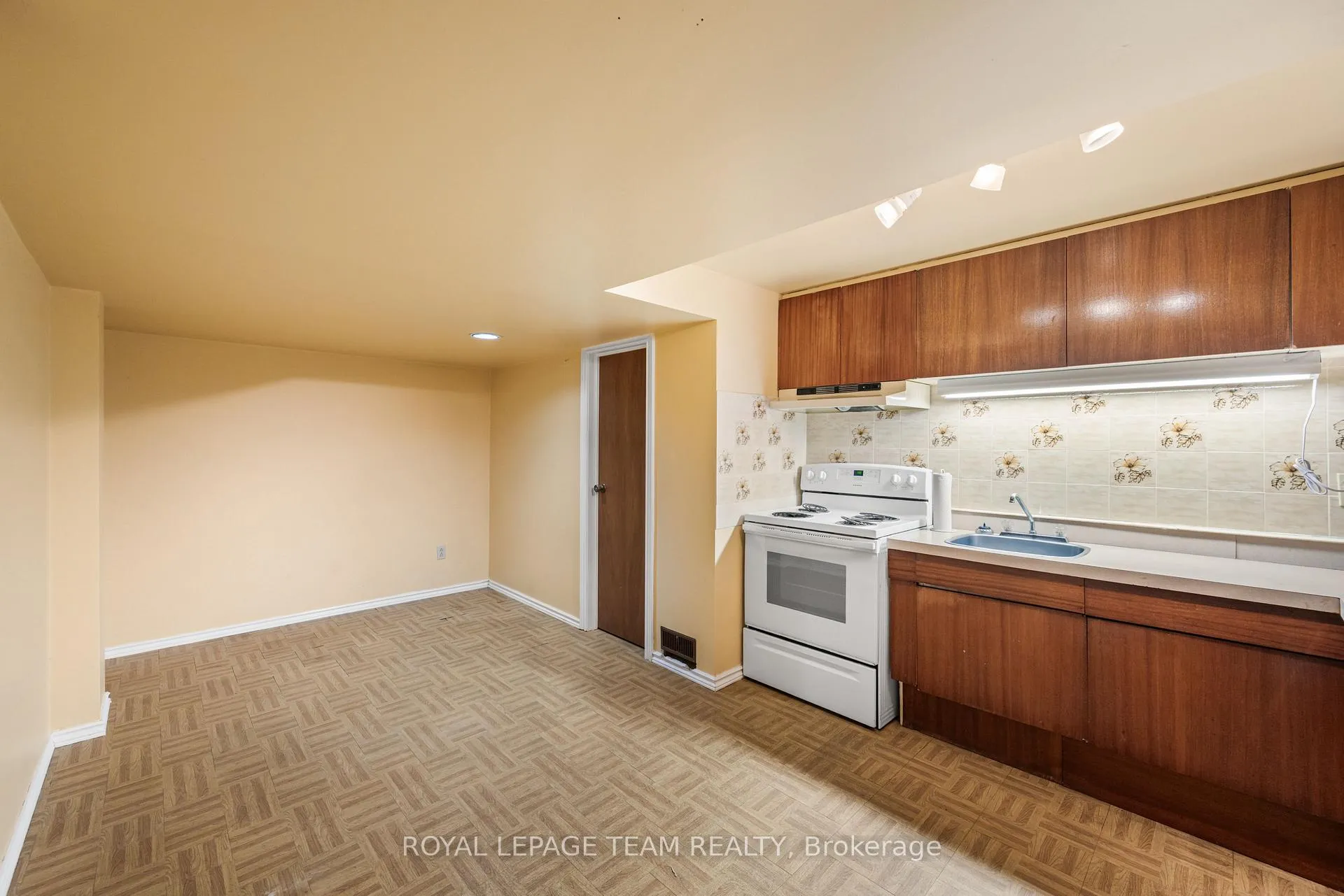 Photo 31 of 5 Spring Garden Avenue, Ottawa, Meadowlands/Crestview — HOMEH