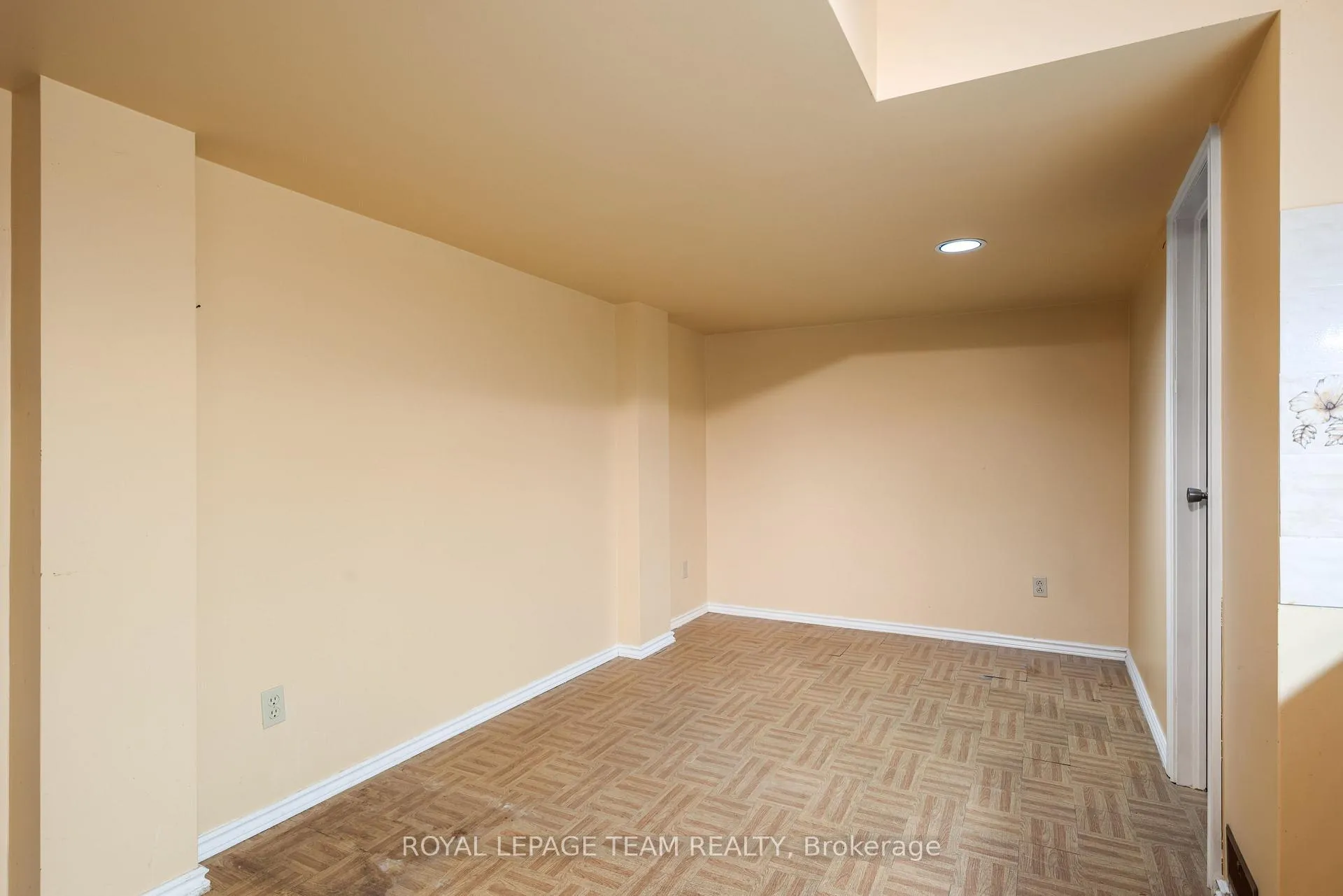 Photo 32 of 5 Spring Garden Avenue, Ottawa, Meadowlands/Crestview — HOMEH