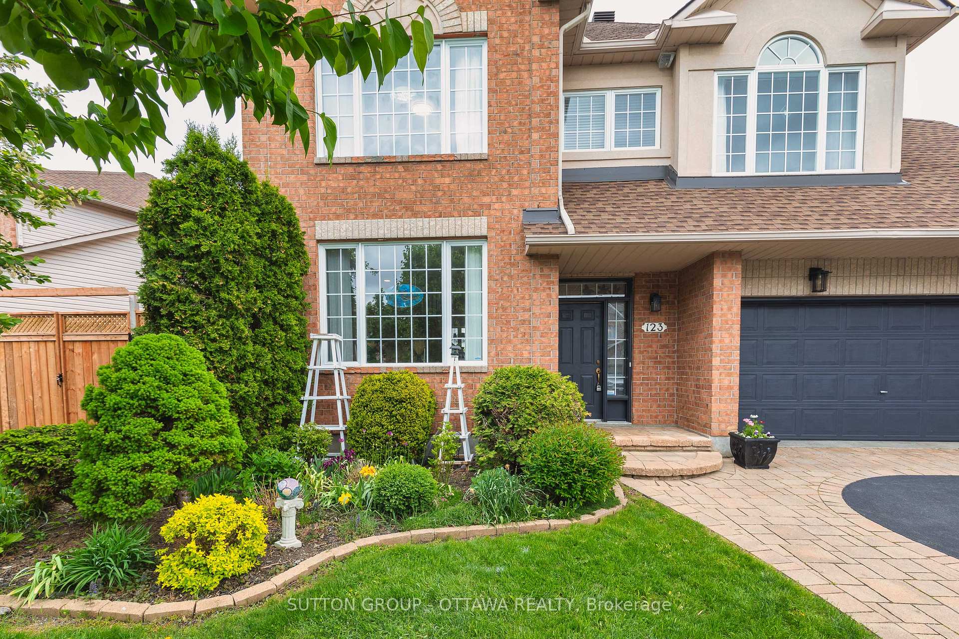 Photo 3 of 123 Annapolis Circle, Ottawa, Hunt Club — HOMEH