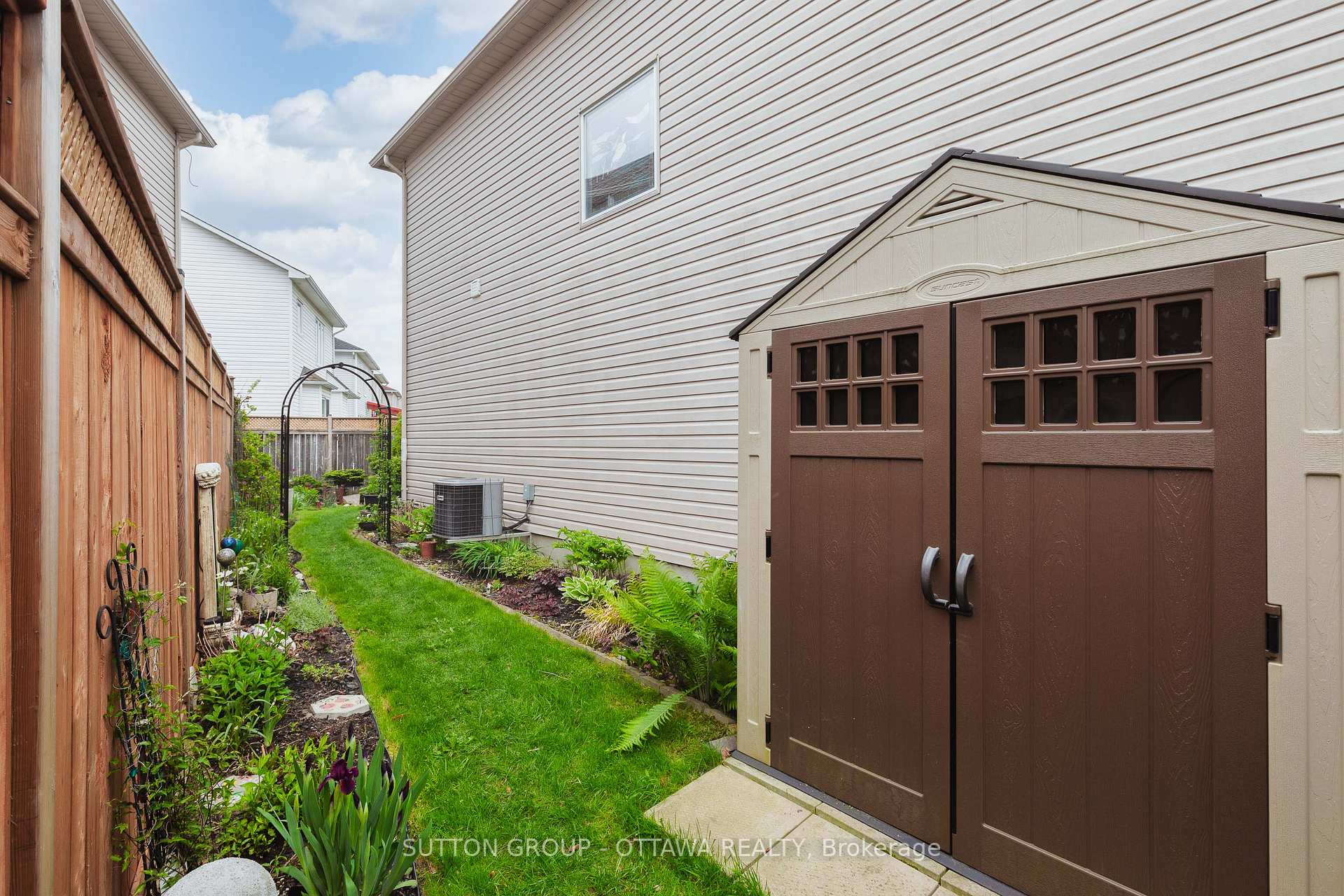 Photo 8 of 123 Annapolis Circle, Ottawa, Hunt Club — HOMEH