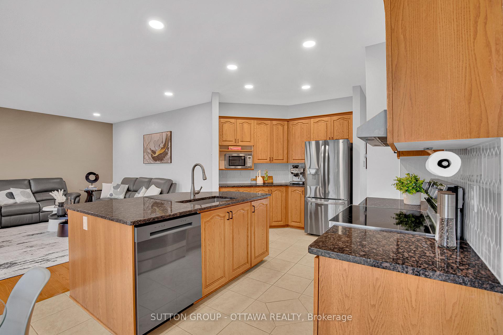 Photo 15 of 123 Annapolis Circle, Ottawa, Hunt Club — HOMEH