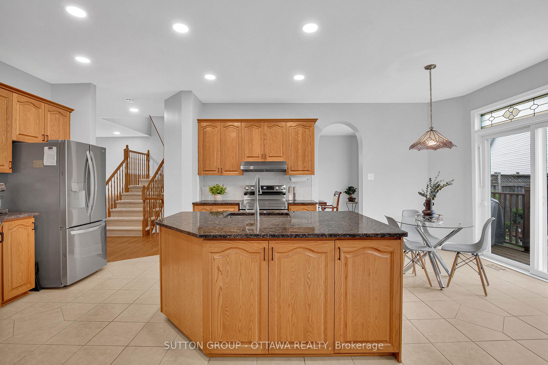 Photo 16 of 123 Annapolis Circle, Ottawa, Hunt Club — HOMEH