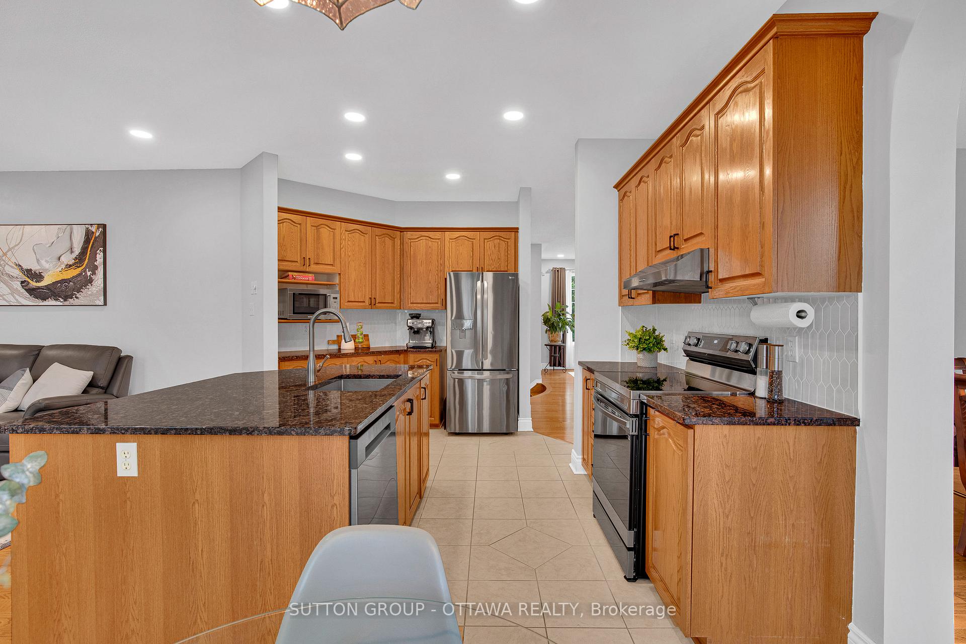 Photo 17 of 123 Annapolis Circle, Ottawa, Hunt Club — HOMEH