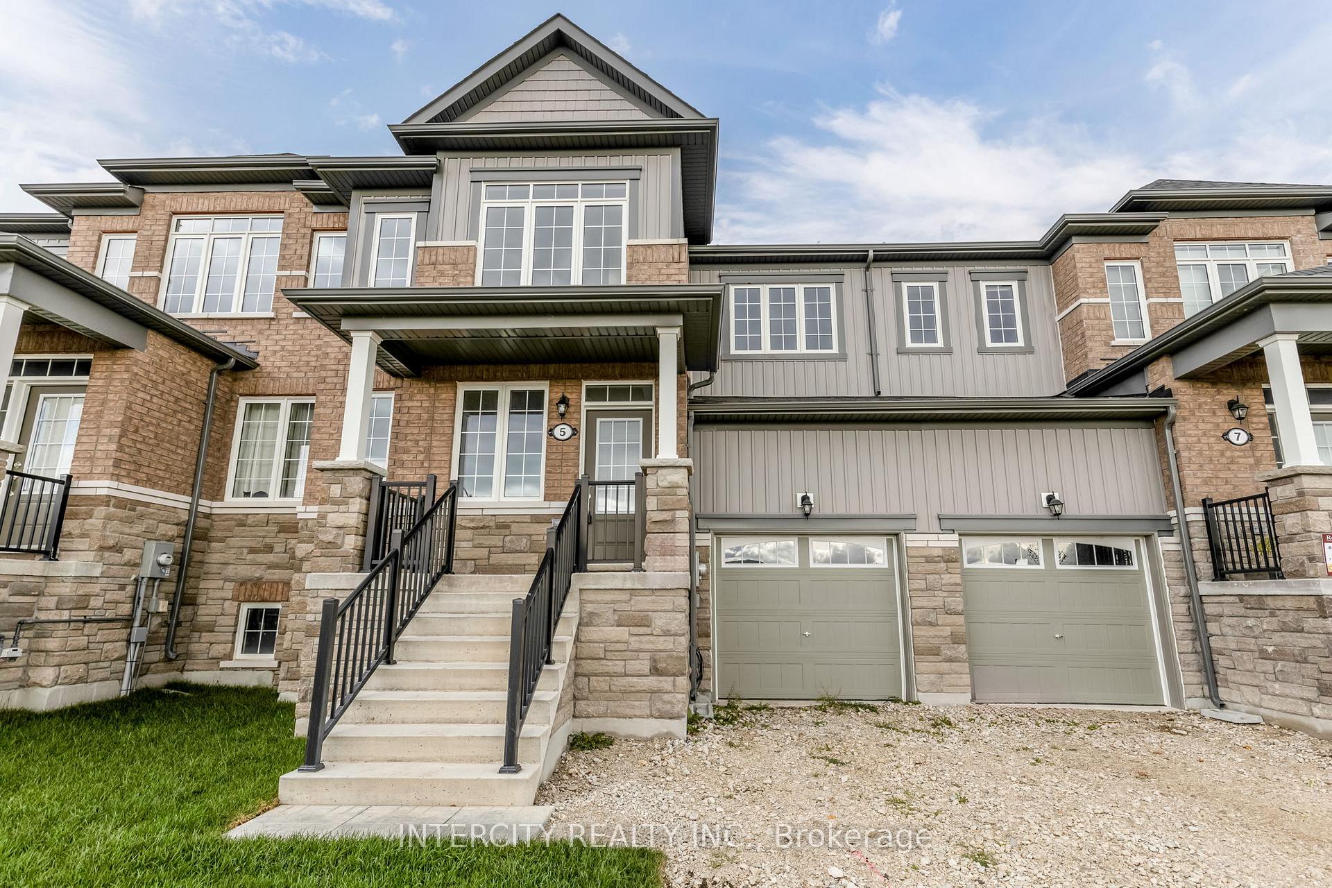 Front of 5 Carriage Lane S