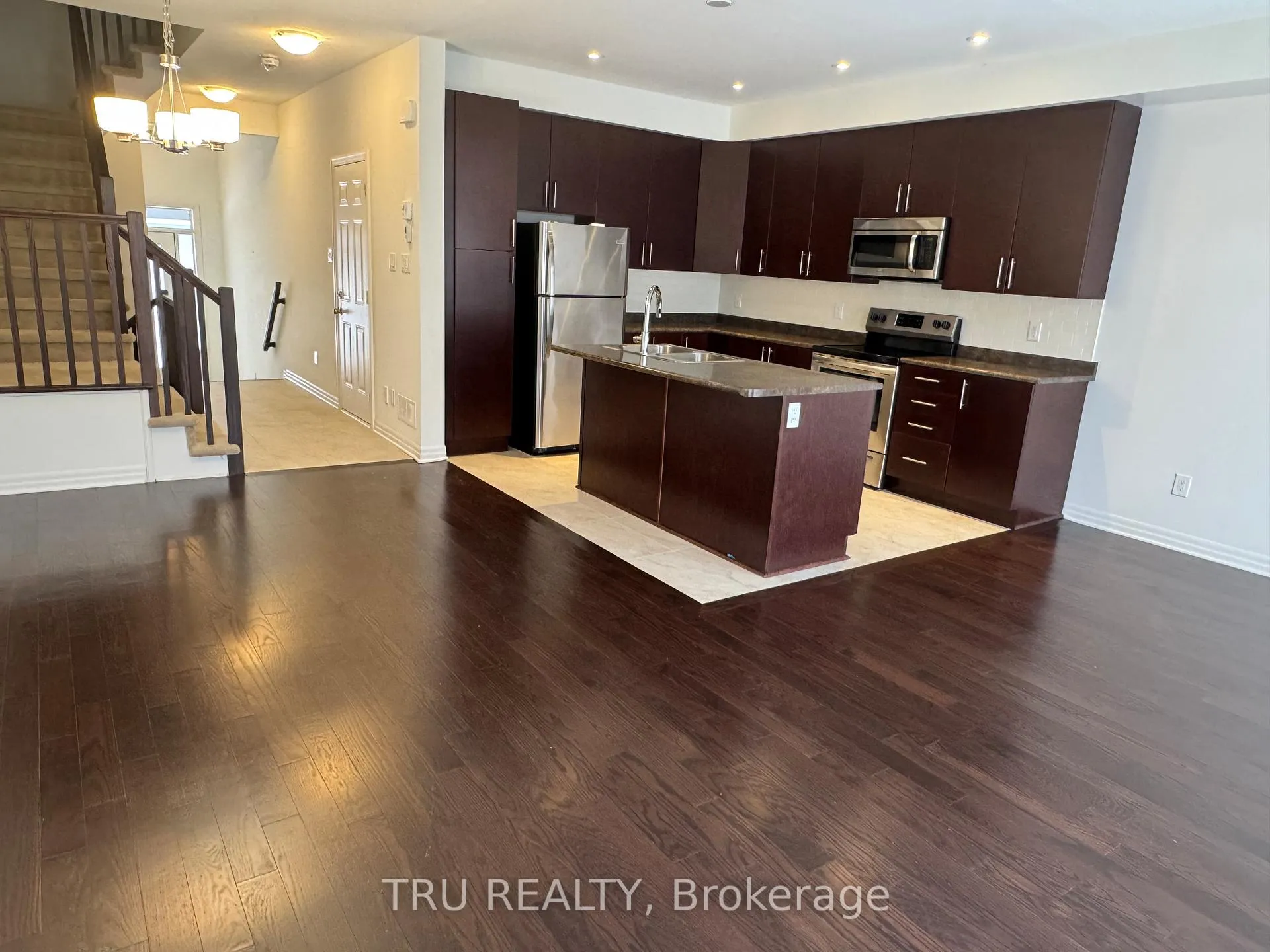 Photo 3 of 534 Rioja Street, Ottawa, Kanata - Emerald Meadows/Trailwest — HOMEH