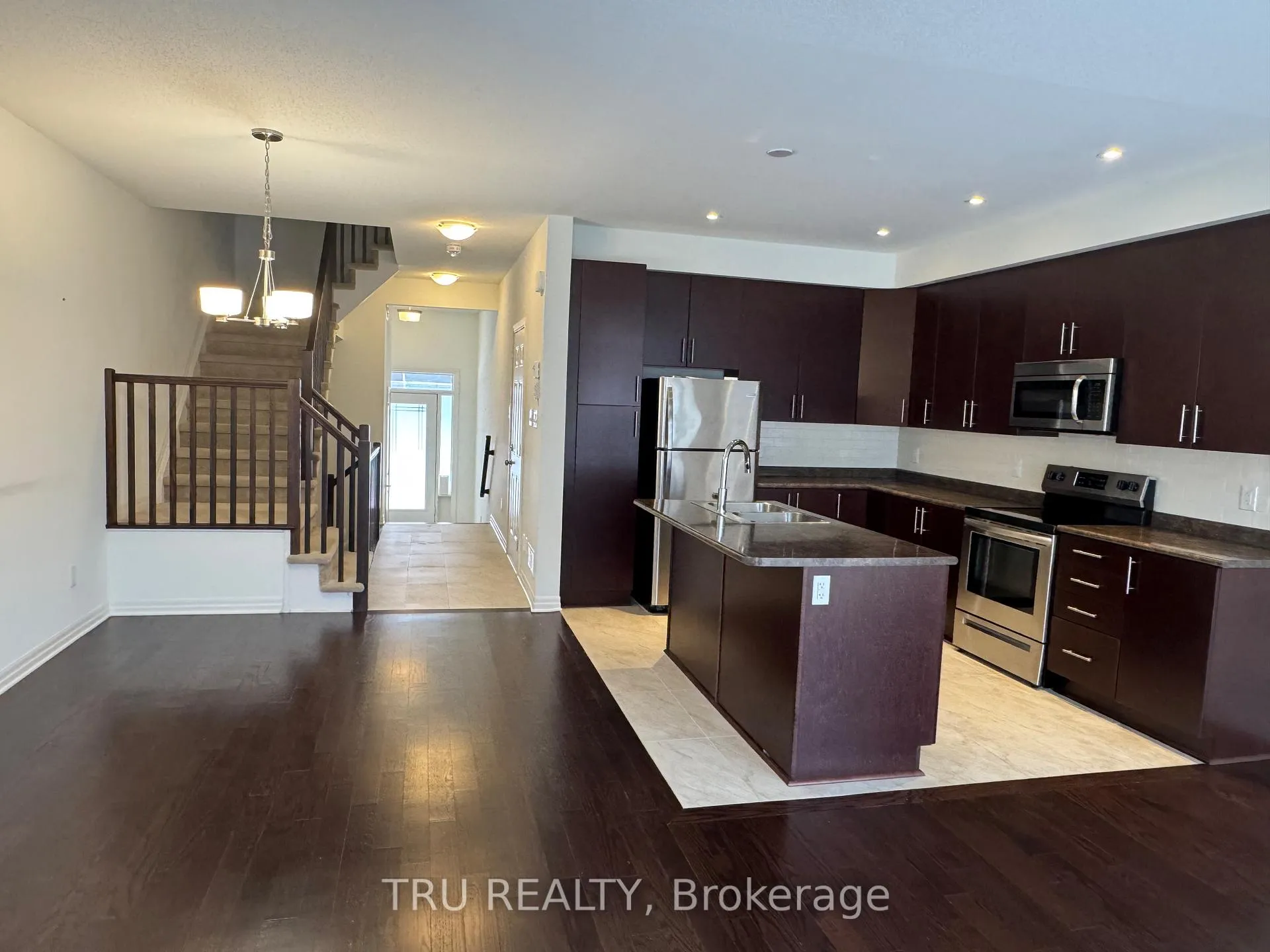 Photo 7 of 534 Rioja Street, Ottawa, Kanata - Emerald Meadows/Trailwest — HOMEH
