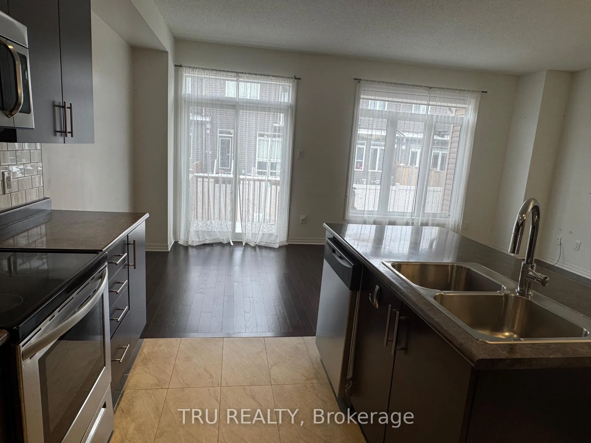 Photo 8 of 534 Rioja Street, Ottawa, Kanata - Emerald Meadows/Trailwest — HOMEH