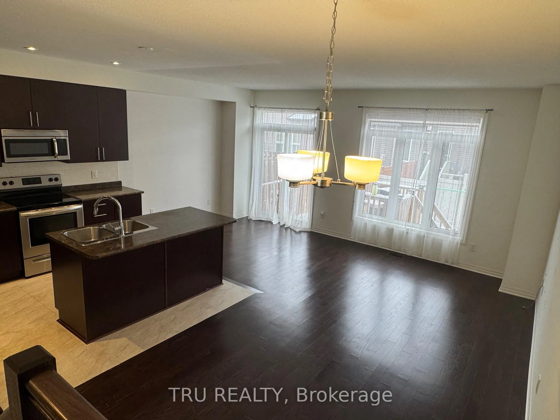 Photo 11 of 534 Rioja Street, Ottawa, Kanata - Emerald Meadows/Trailwest — HOMEH