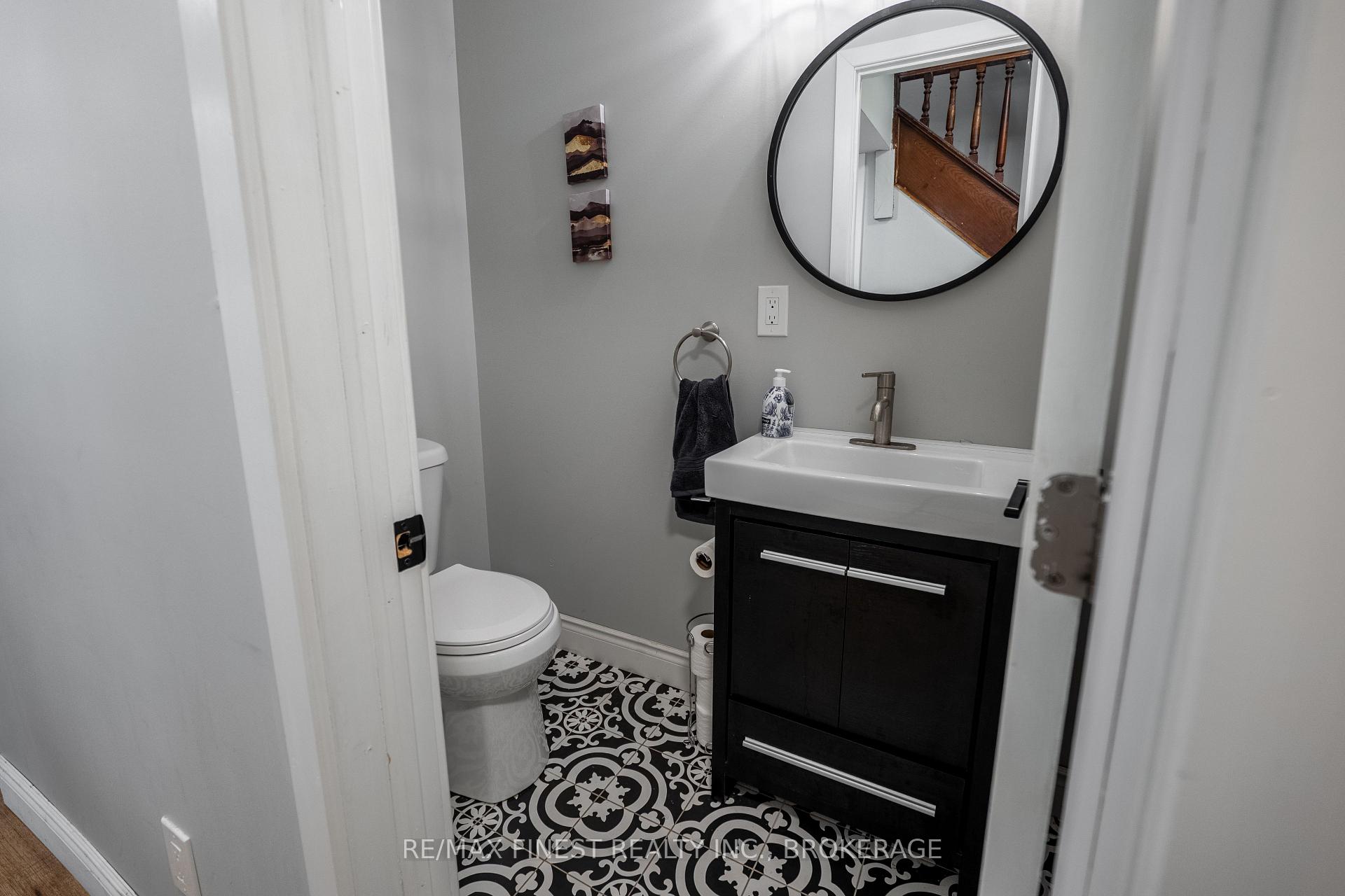 Photo 11 of 560 Frontenac Street, Kingston, East of Sir John A. Blvd — HOMEH