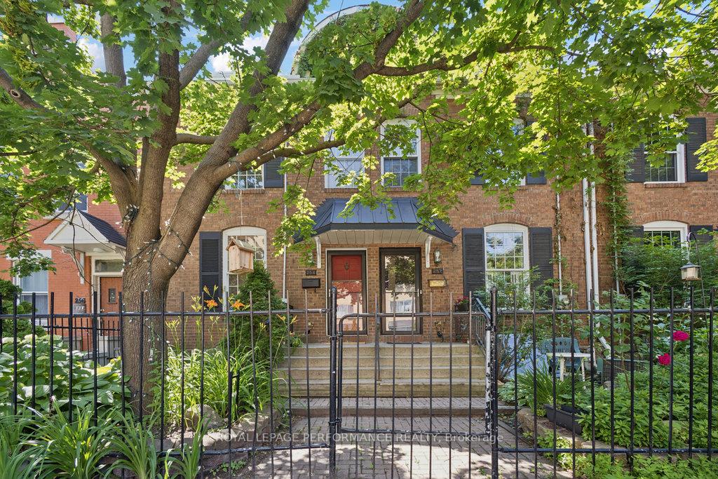 Front of 254 Stewart Street