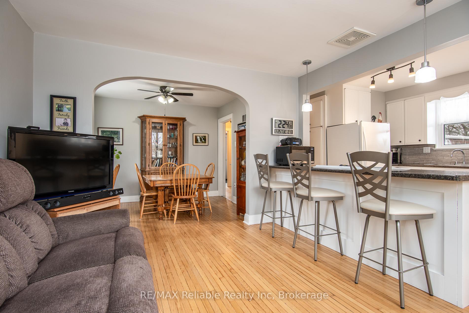 Photo 18 of 147 Goderich Street W, Huron East, Seaforth — HOMEH