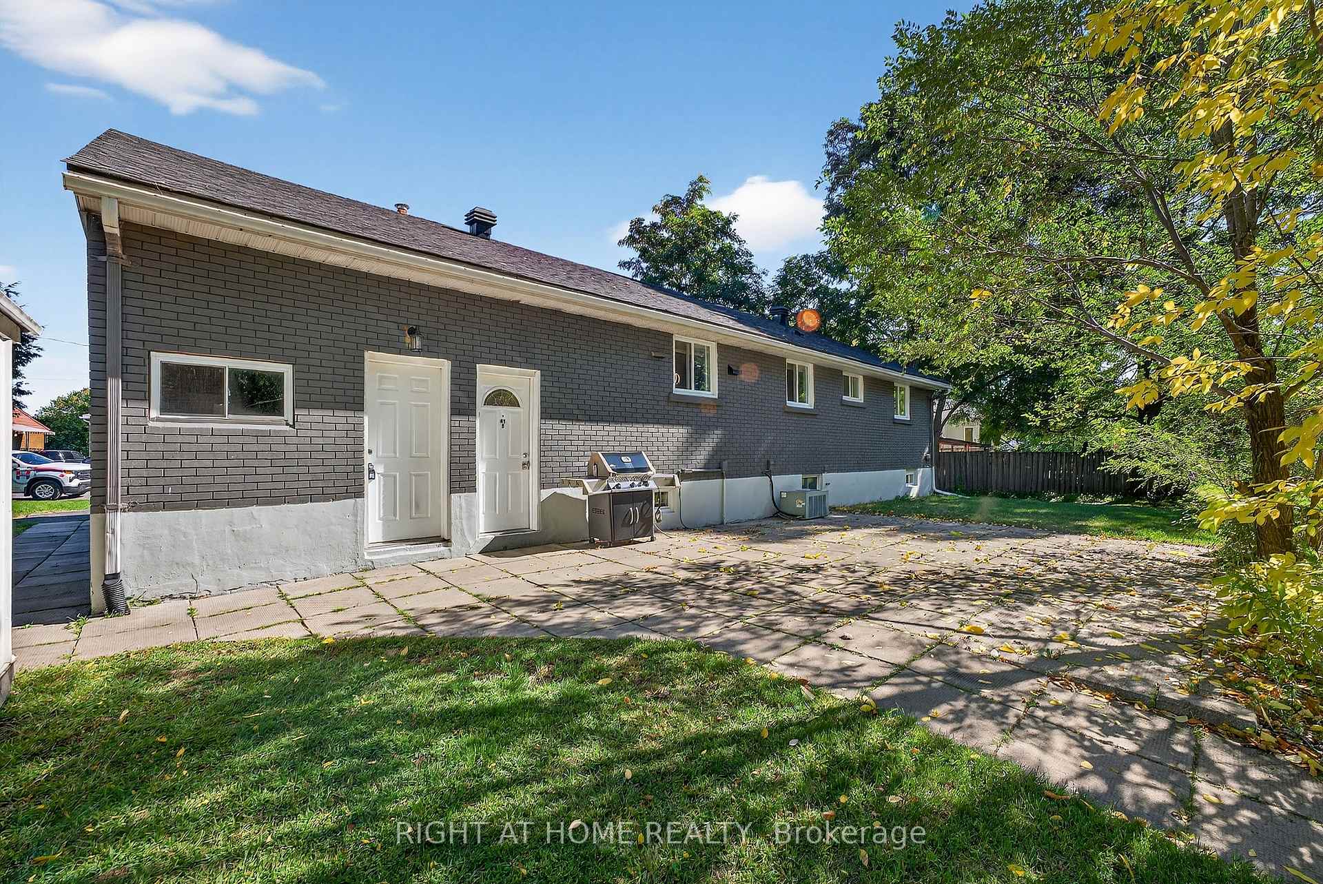 Photo 4 of Unit B, 41 Donna Street, Ottawa, Meadowlands/Crestview — HOMEH