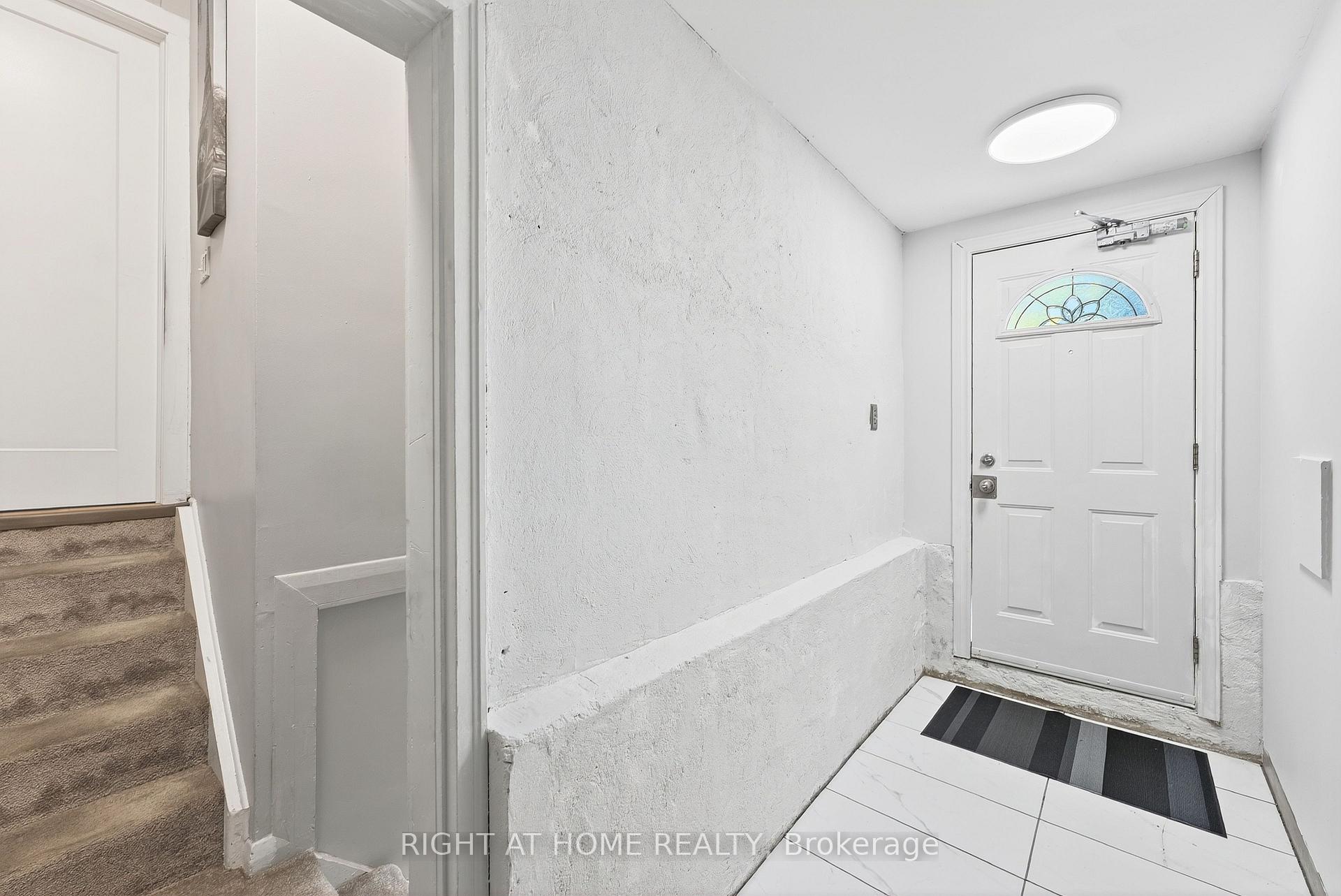 Photo 6 of Unit B, 41 Donna Street, Ottawa, Meadowlands/Crestview — HOMEH