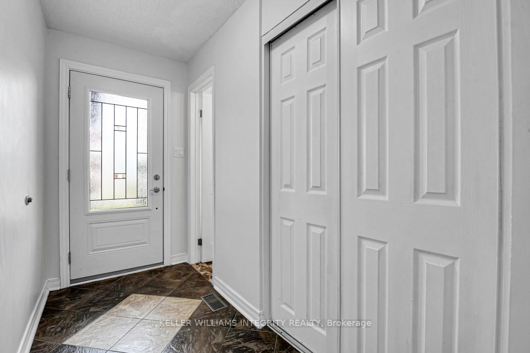 Photo 2 of 72 Woodbury Crescent, Ottawa, Hunt Club Park — HOMEH