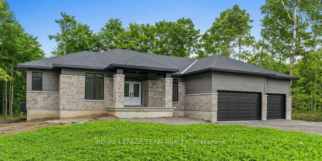 Photo 3 of 47 Hogan Drive, McNab/Braeside, Mcnab/Braeside Twps — HOMEH