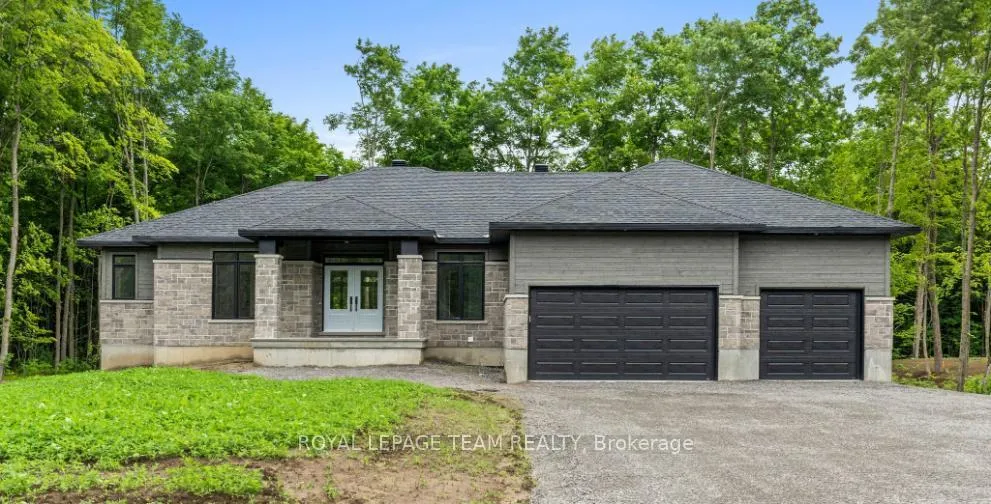 Photo 4 of 47 Hogan Drive, McNab/Braeside, Mcnab/Braeside Twps — HOMEH