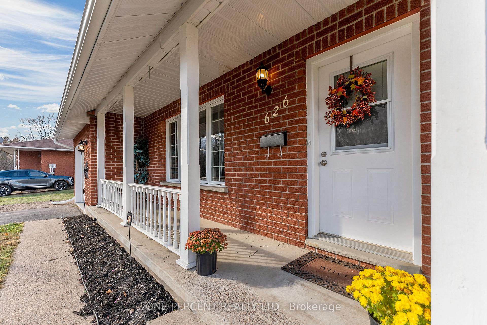 Photo 2 of 626 Willow Drive, Laurentian Valley — HOMEH
