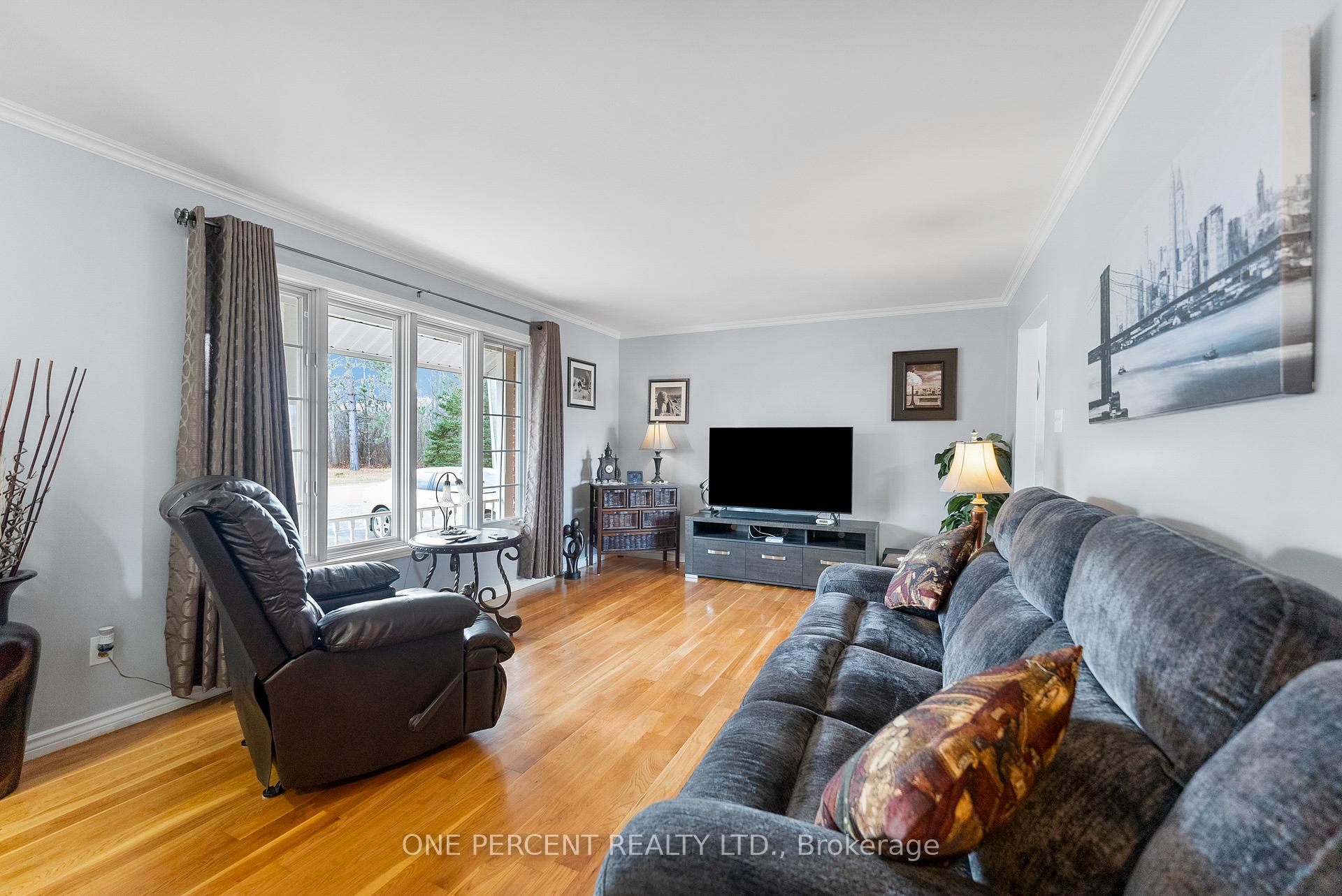 Photo 3 of 626 Willow Drive, Laurentian Valley — HOMEH