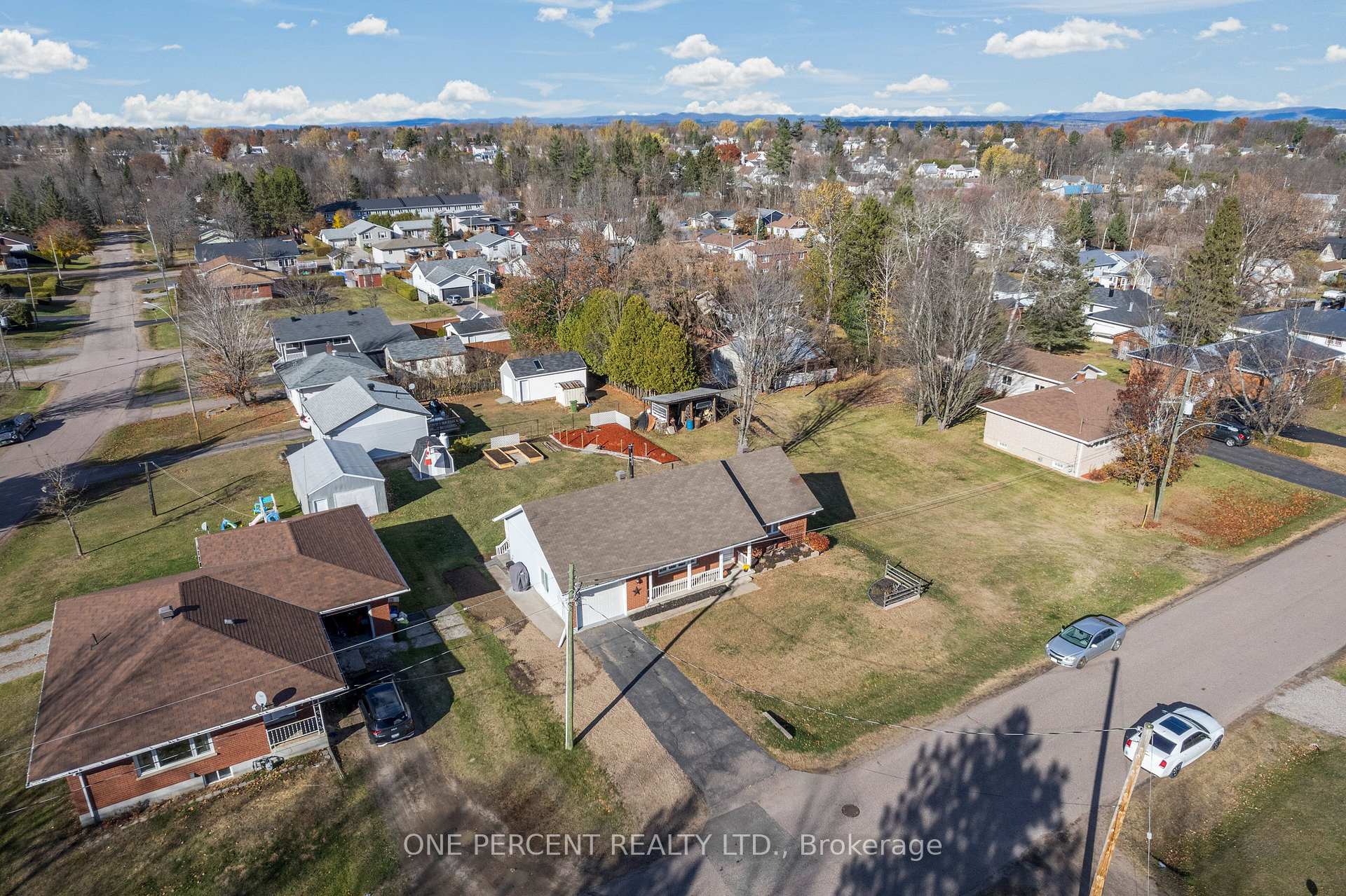 Photo 30 of 626 Willow Drive, Laurentian Valley — HOMEH