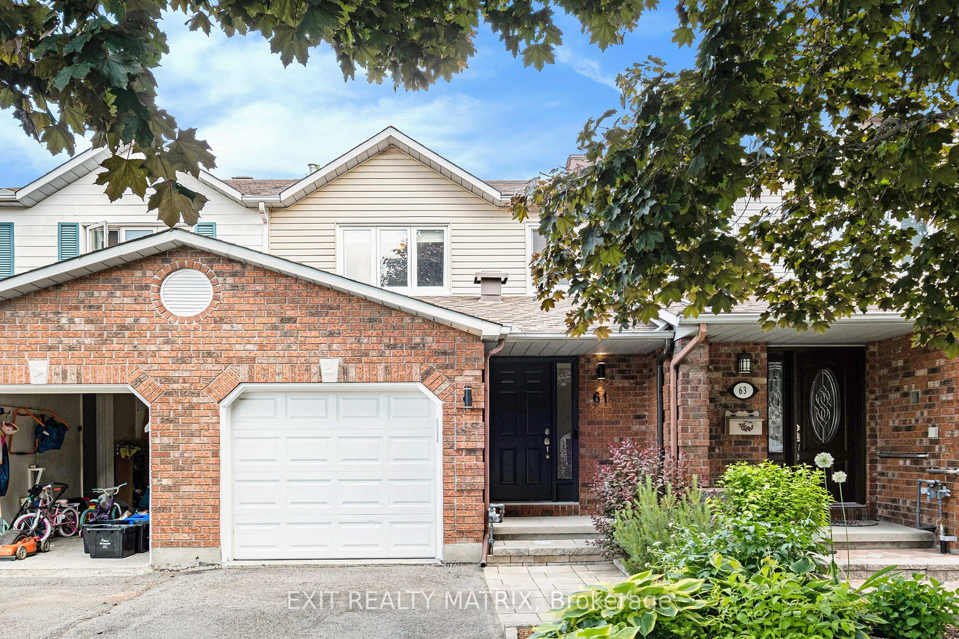 Photo 1 of 61 Winnegreen Court, Ottawa, Hunt Club Park — HOMEH
